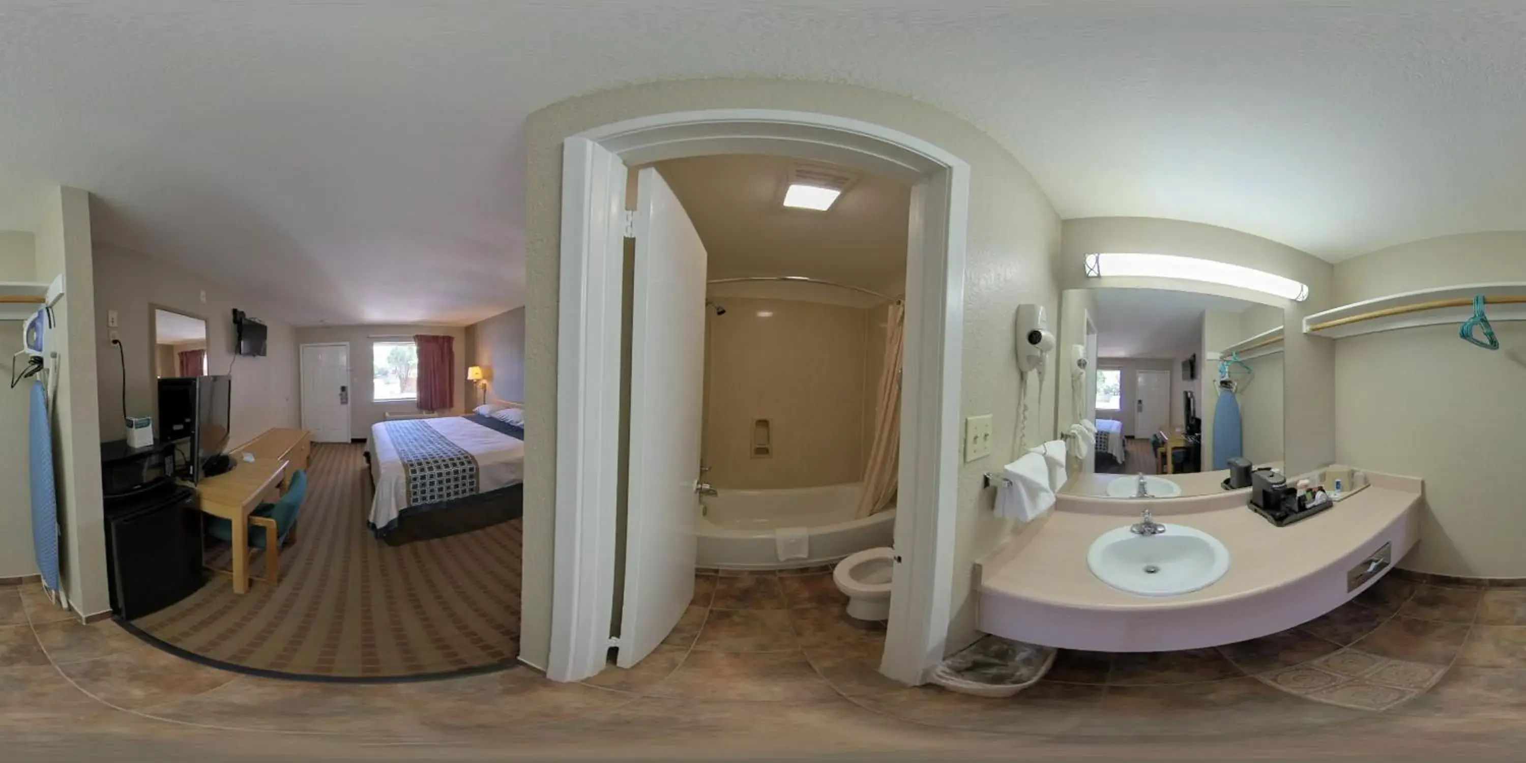 Shower, Bathroom in River Inn Motel