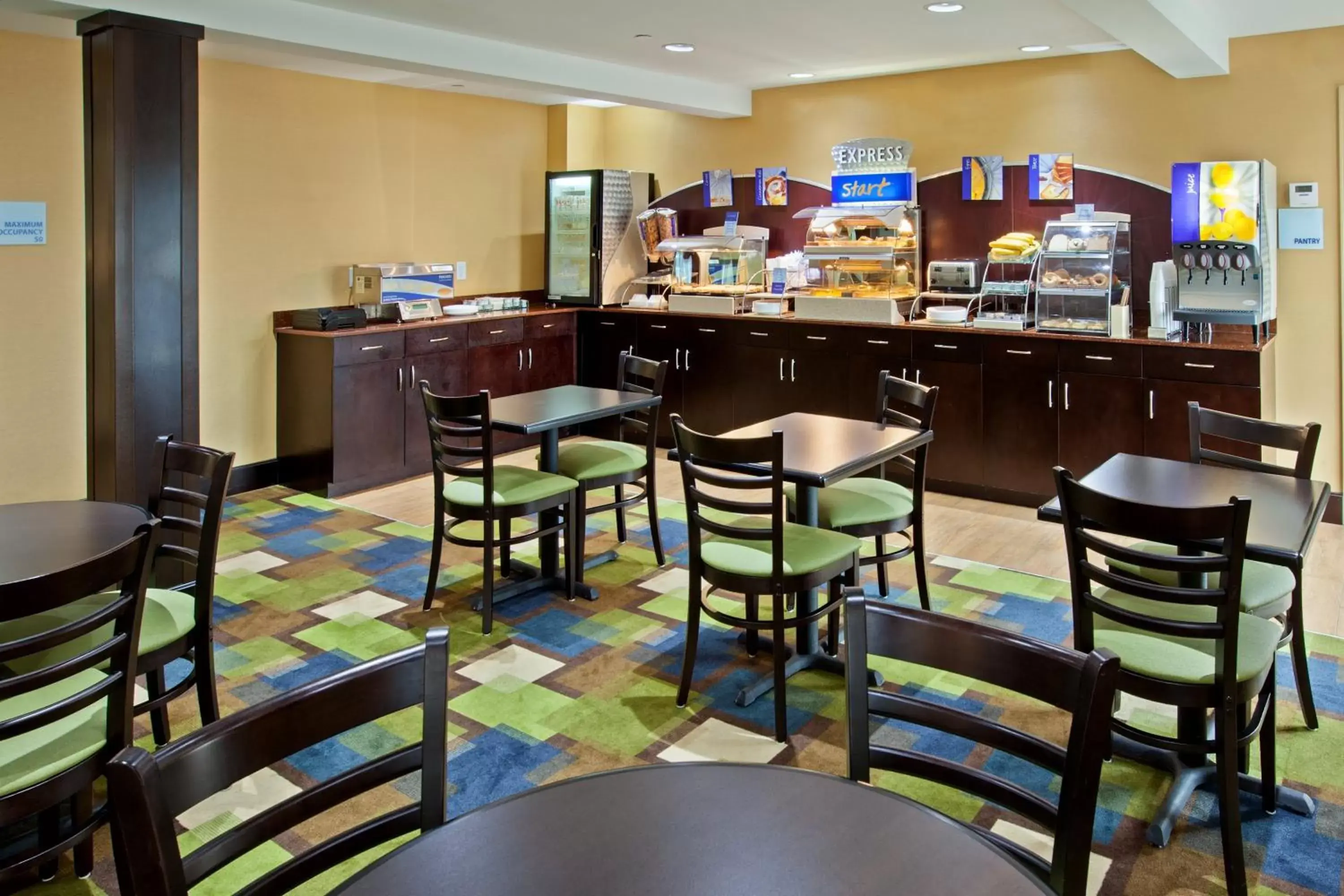 Restaurant/Places to Eat in Holiday Inn Express - Bowling Green, an IHG Hotel
