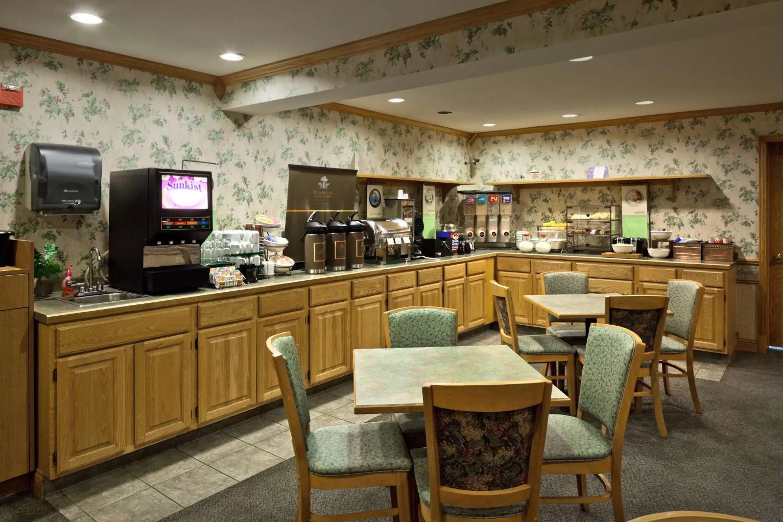 Restaurant/Places to Eat in Port Wisconsin Inn and Suites