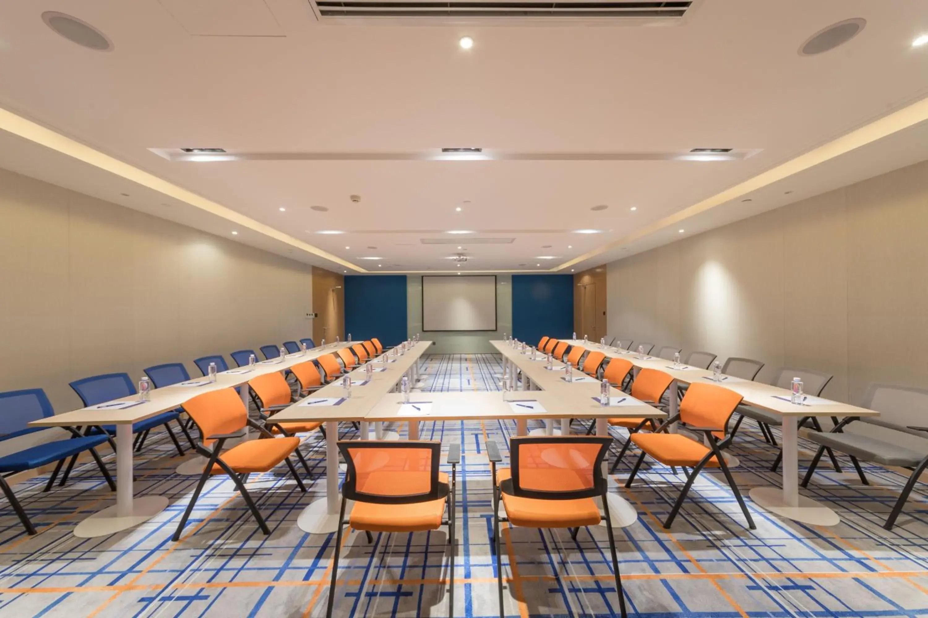 Meeting/conference room in Holiday Inn Express Shanghai Jiading Center, an IHG Hotel