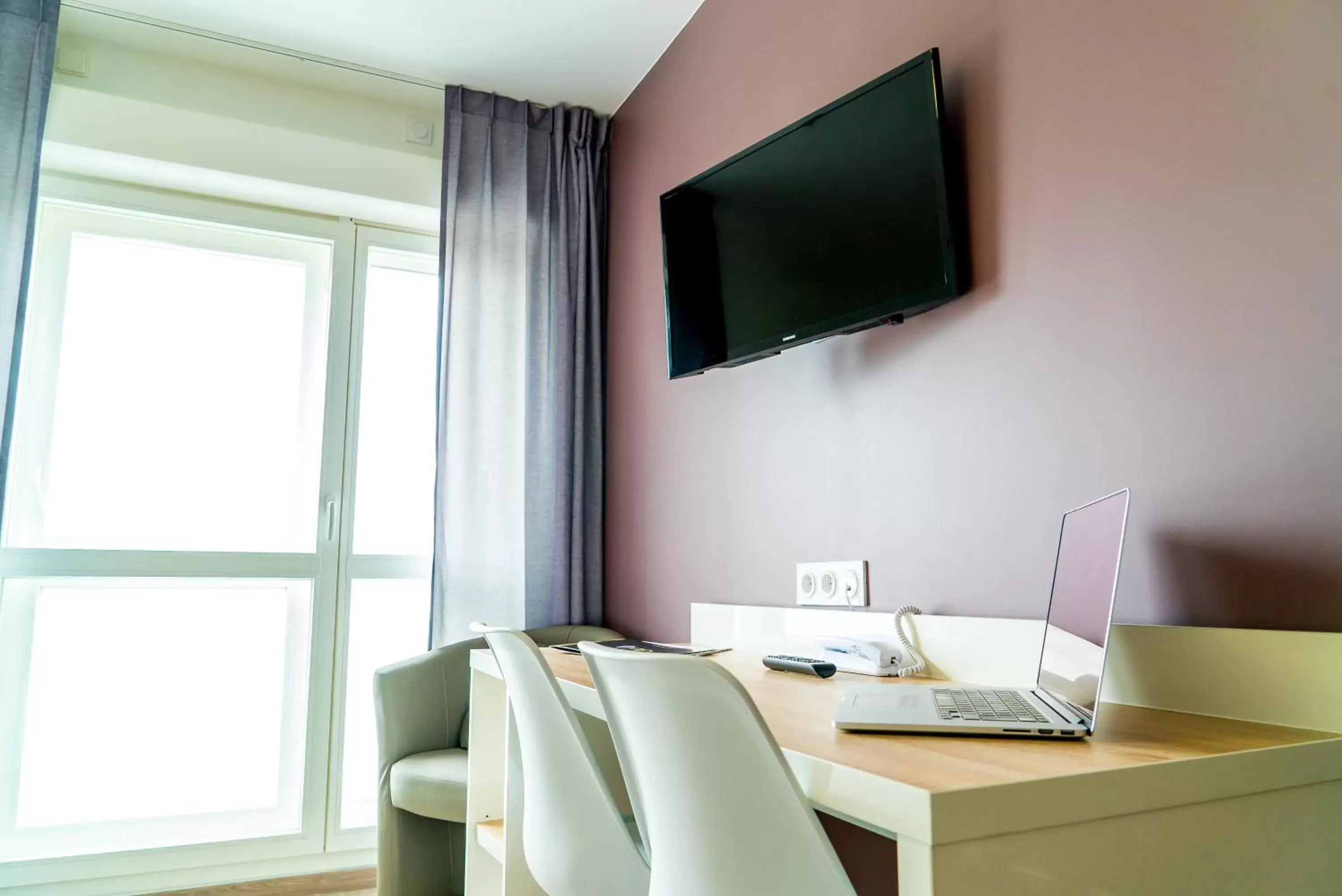TV and multimedia, TV/Entertainment Center in All Suites Choisy Le Roi