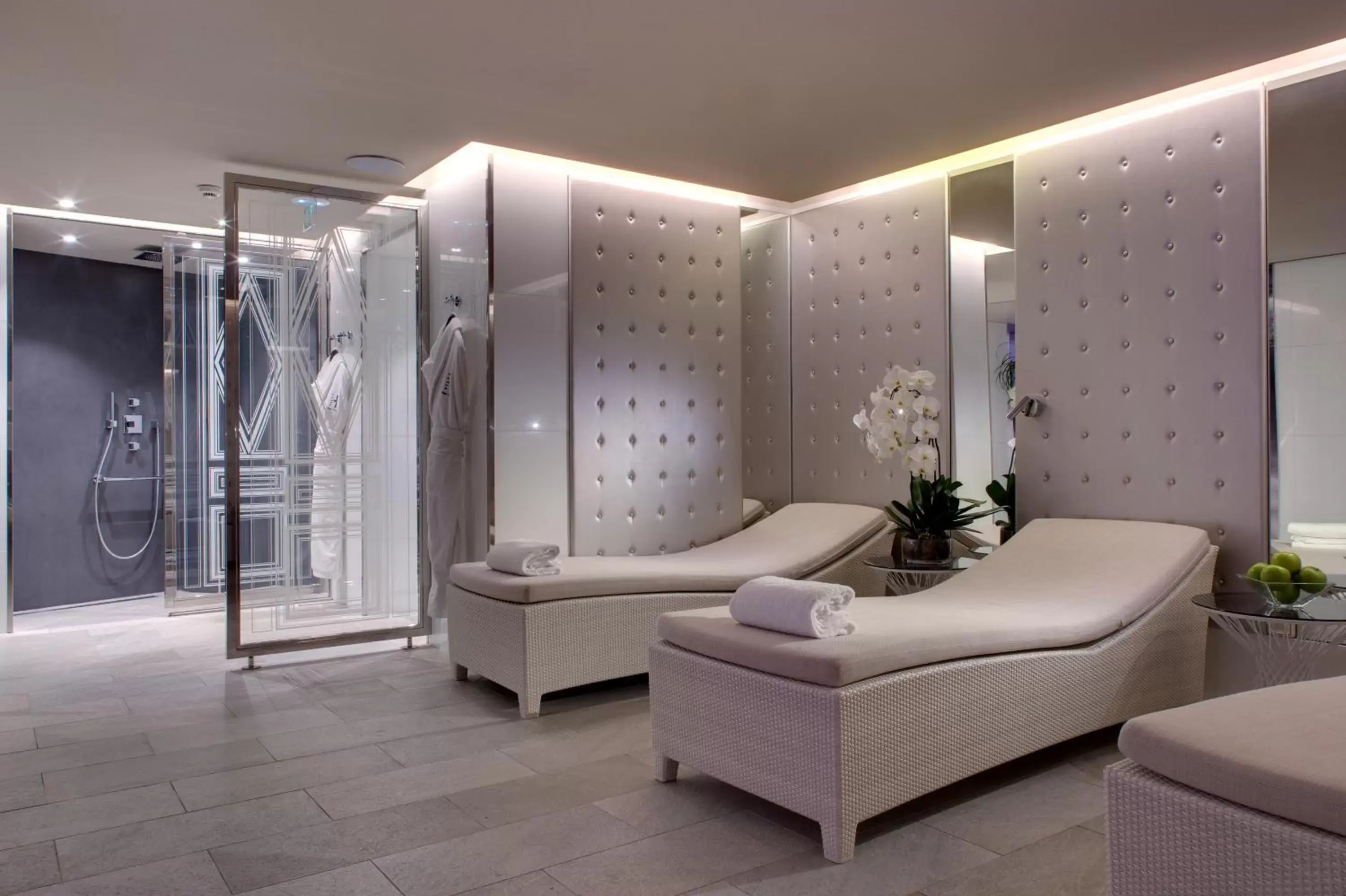 Solarium, Bathroom in La Villa Haussmann