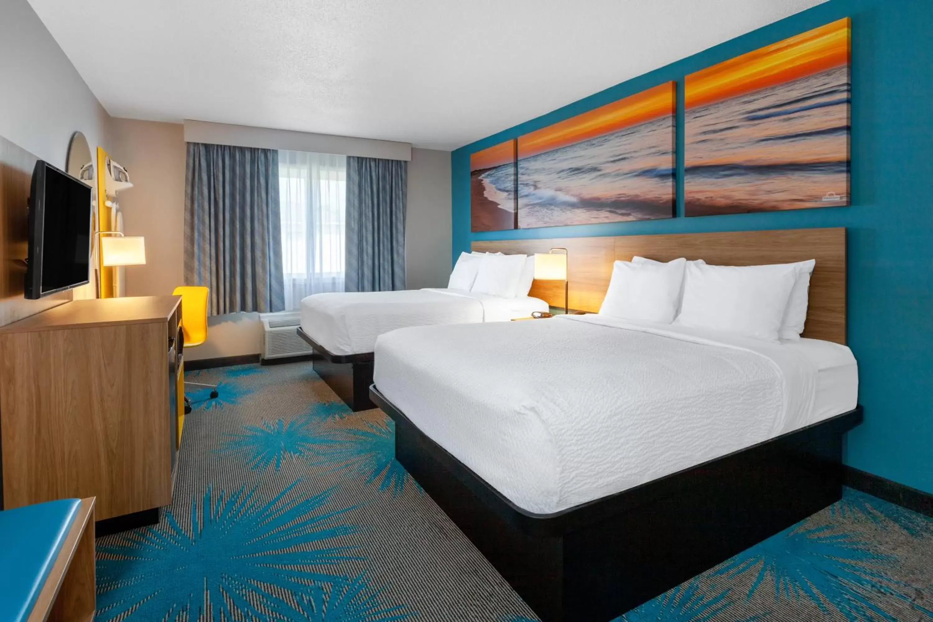 Bedroom, Bed in Days Inn by Wyndham Sandusky Cedar Point