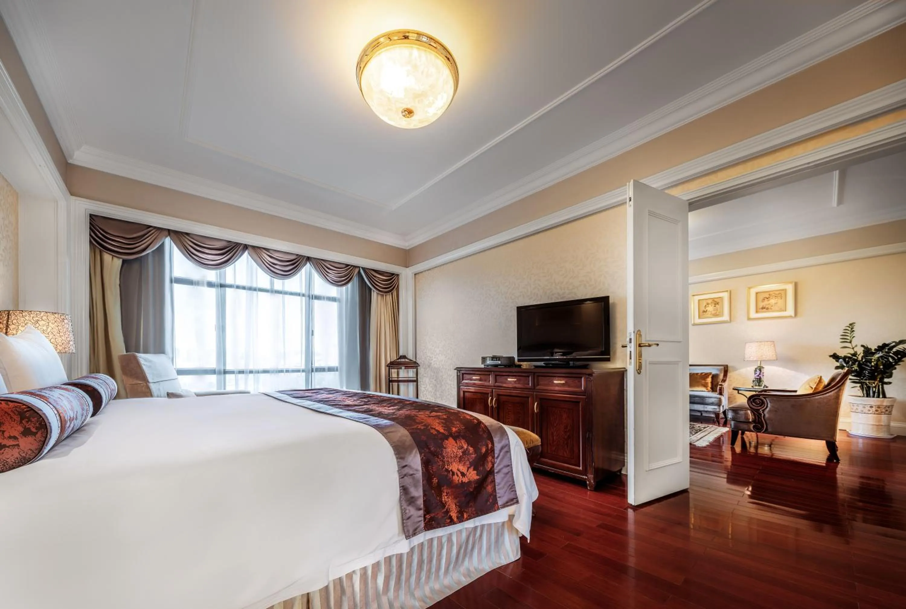 Photo of the whole room, Bed in Green Lake Hotel