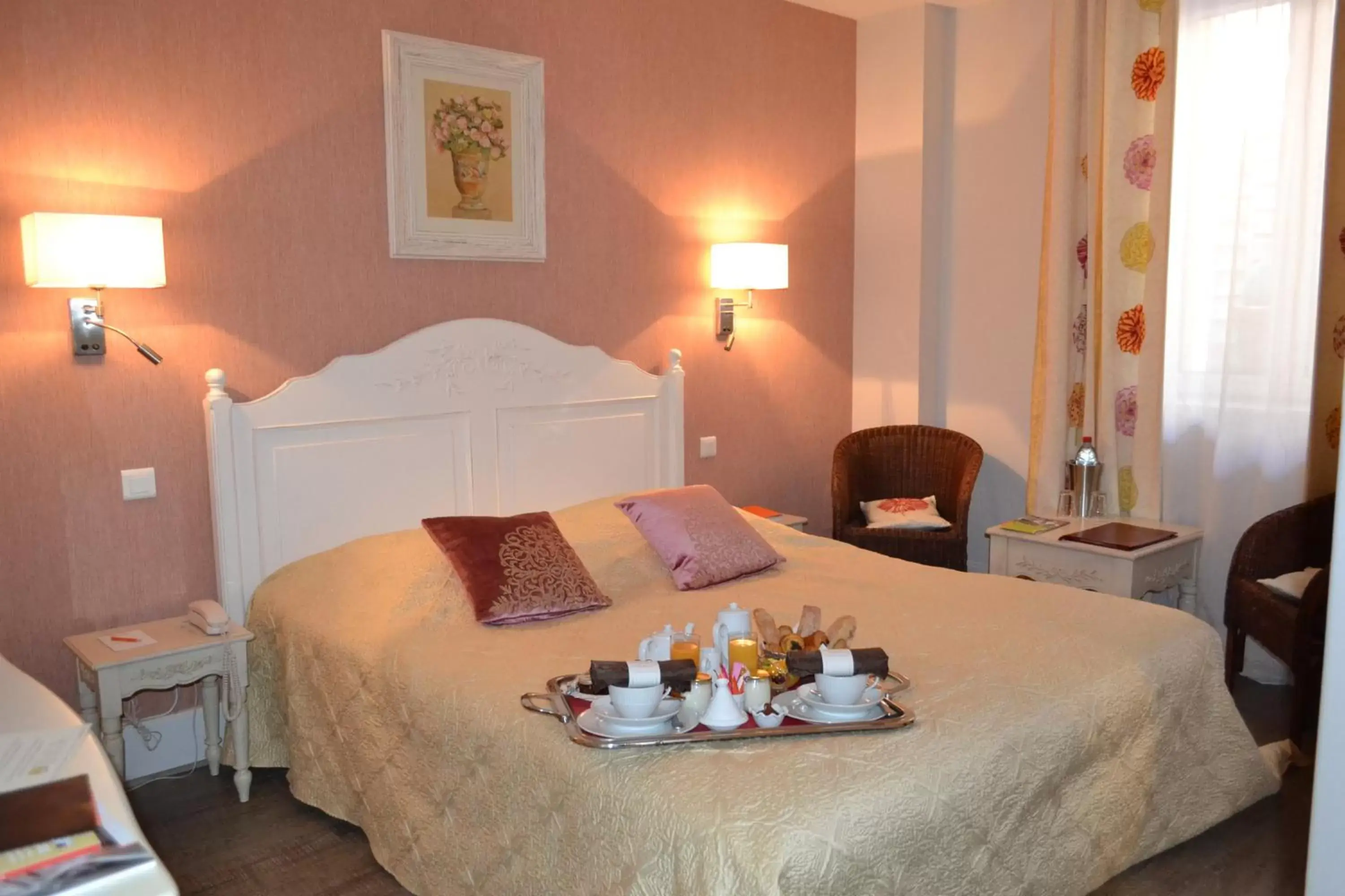 Photo of the whole room, Bed in Auberge Du Lac