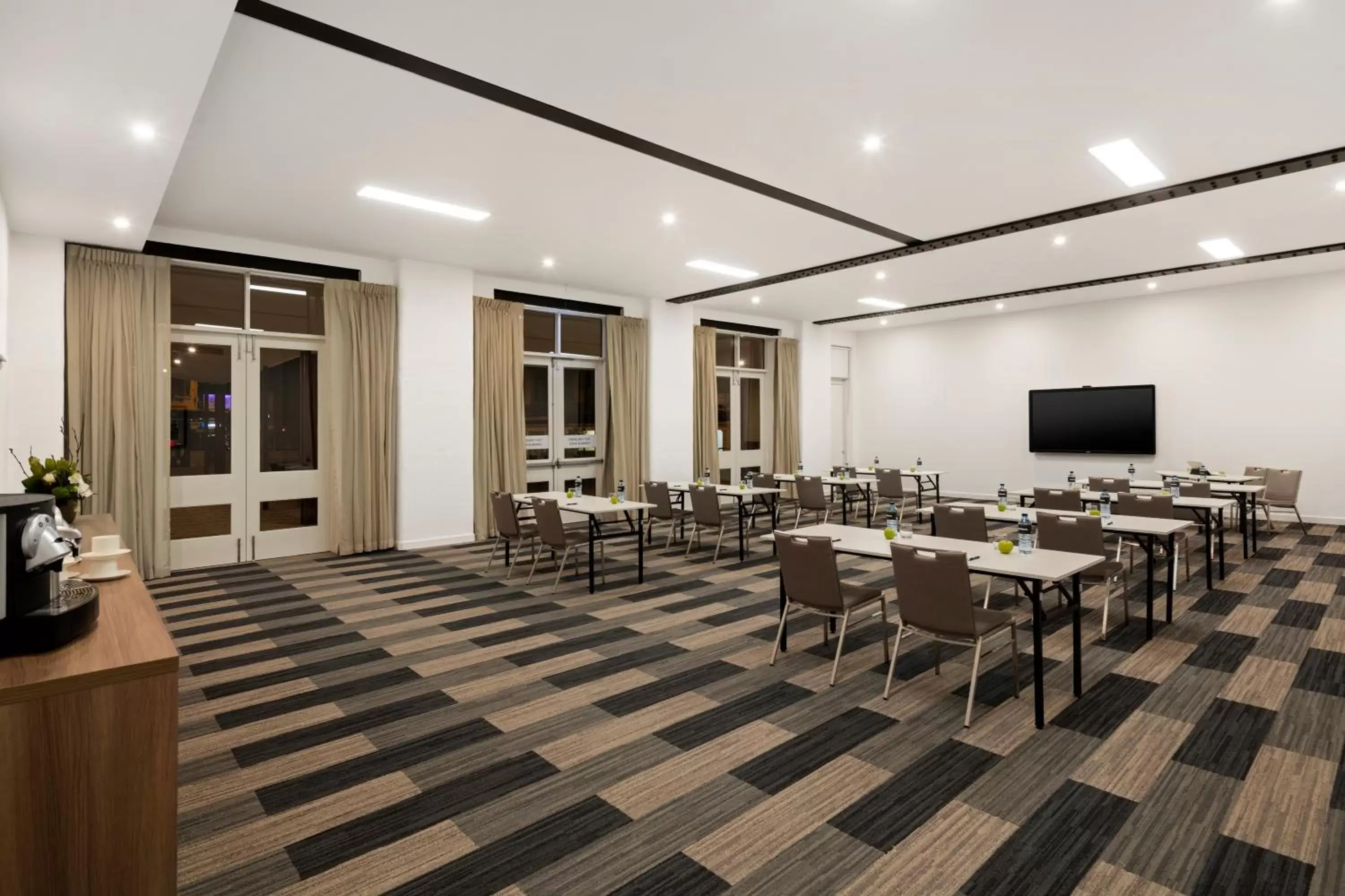 Meeting/conference room, Restaurant/Places to Eat in Quest Newcastle West