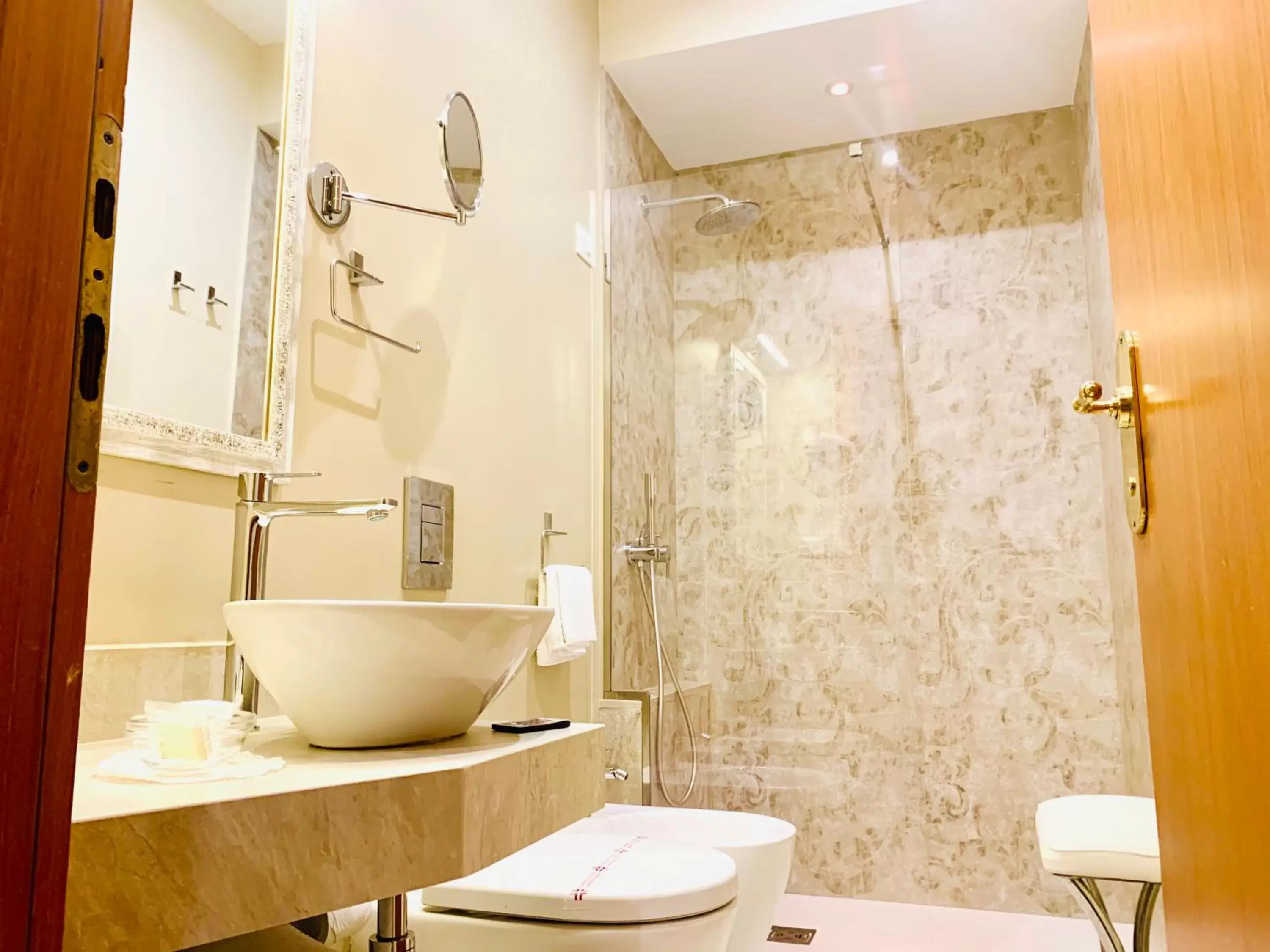 Shower, Bathroom in Massimo Plaza Hotel