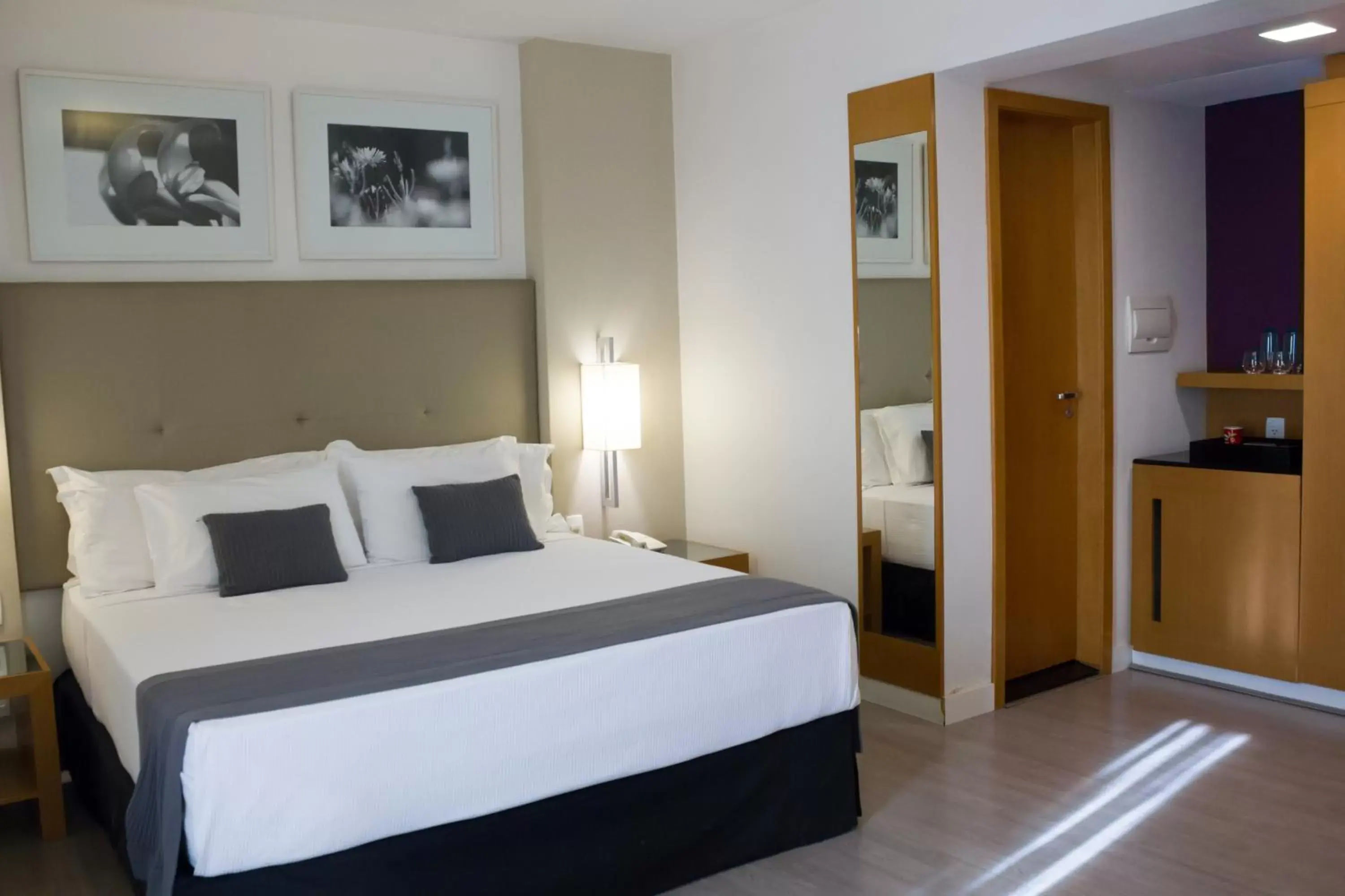 Bed in H2 Platinum Lourdes Bed in H2 Platinum Lourdes