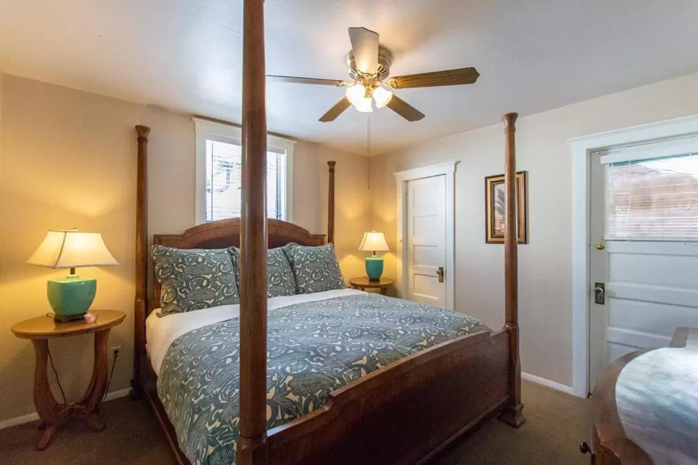 Bed in Eldorado Suites Hotel