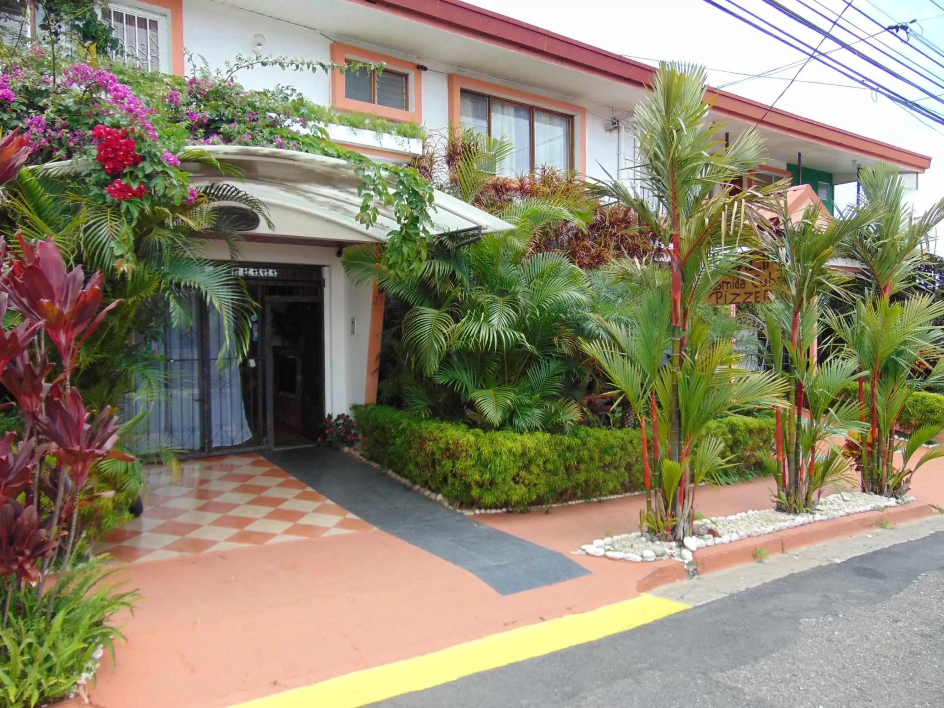 Facade/entrance, Property Building in Casa Lima B&B