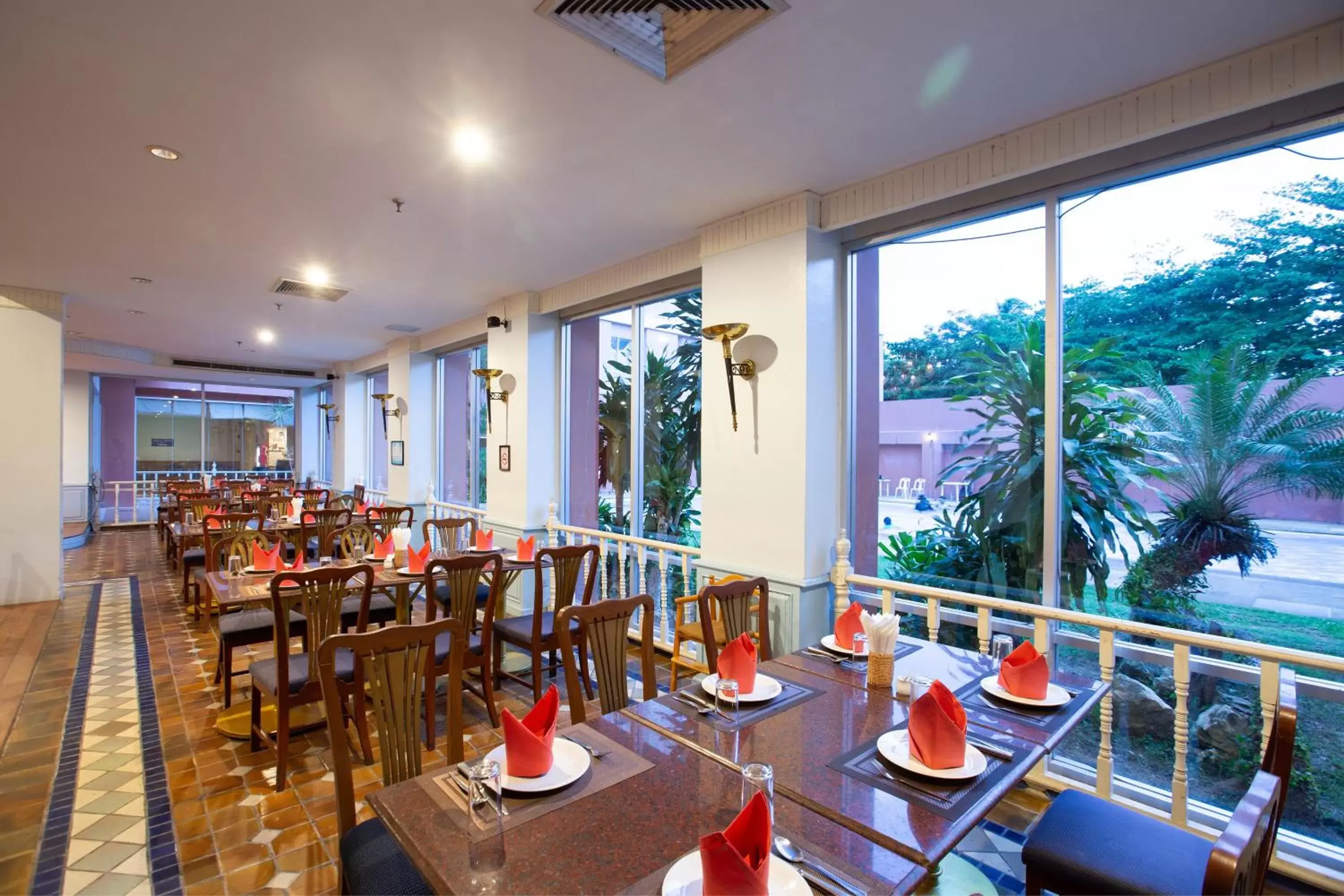 Restaurant/Places to Eat in The Imperial Narathiwat Hotel