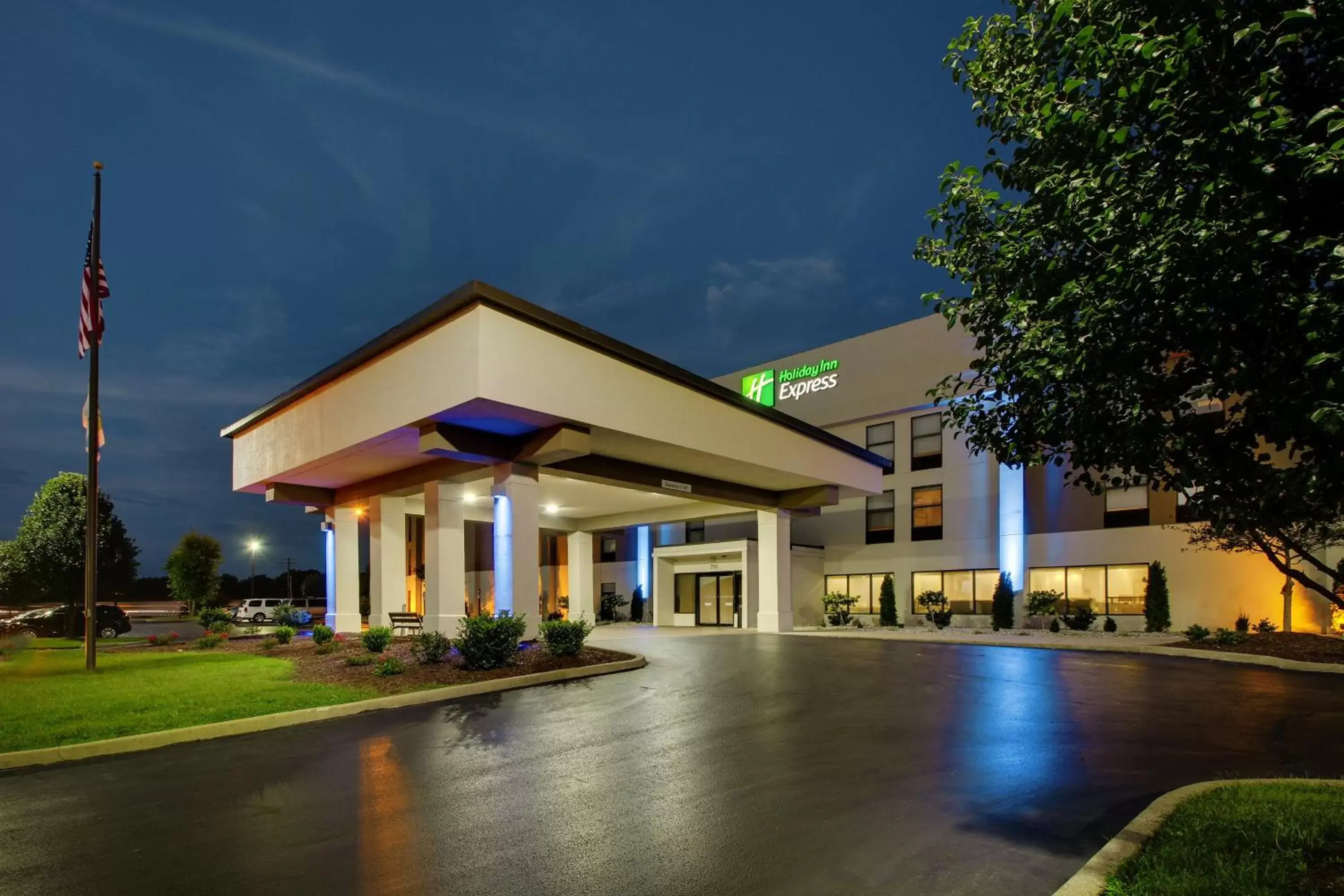 Property Building in Holiday Inn Express - Horse Cave, an IHG Hotel