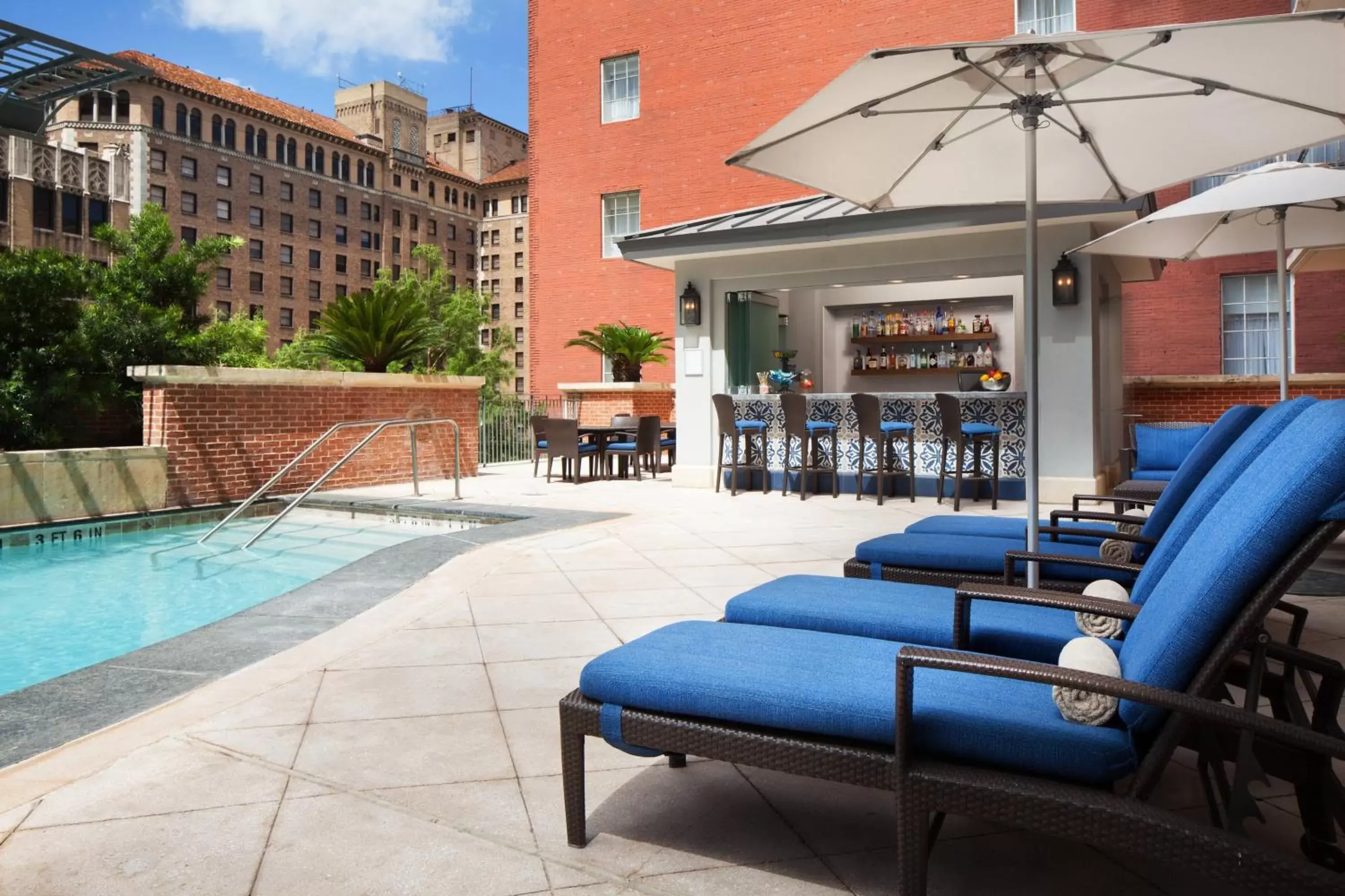 Swimming pool in The Westin Riverwalk, San Antonio