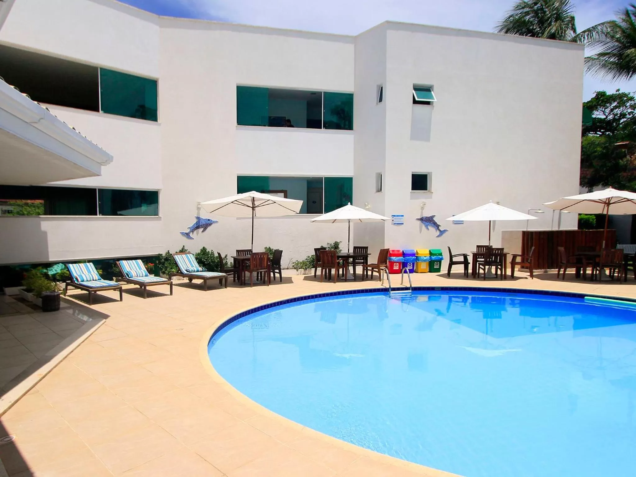 Swimming pool in Farol de Itapuã Praia Hotel