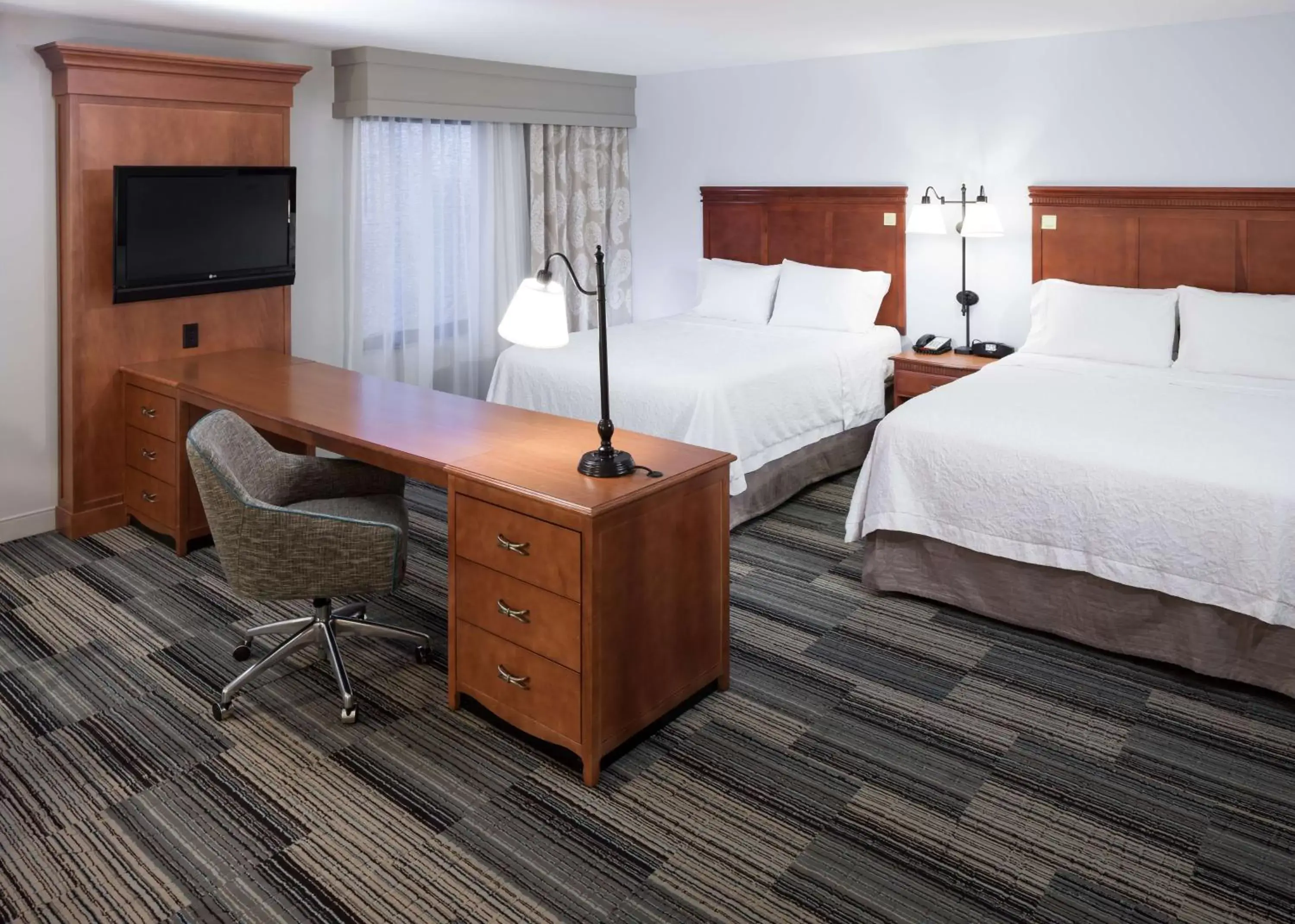 Bedroom, Bed in Hampton Inn & Suites Cedar Rapids