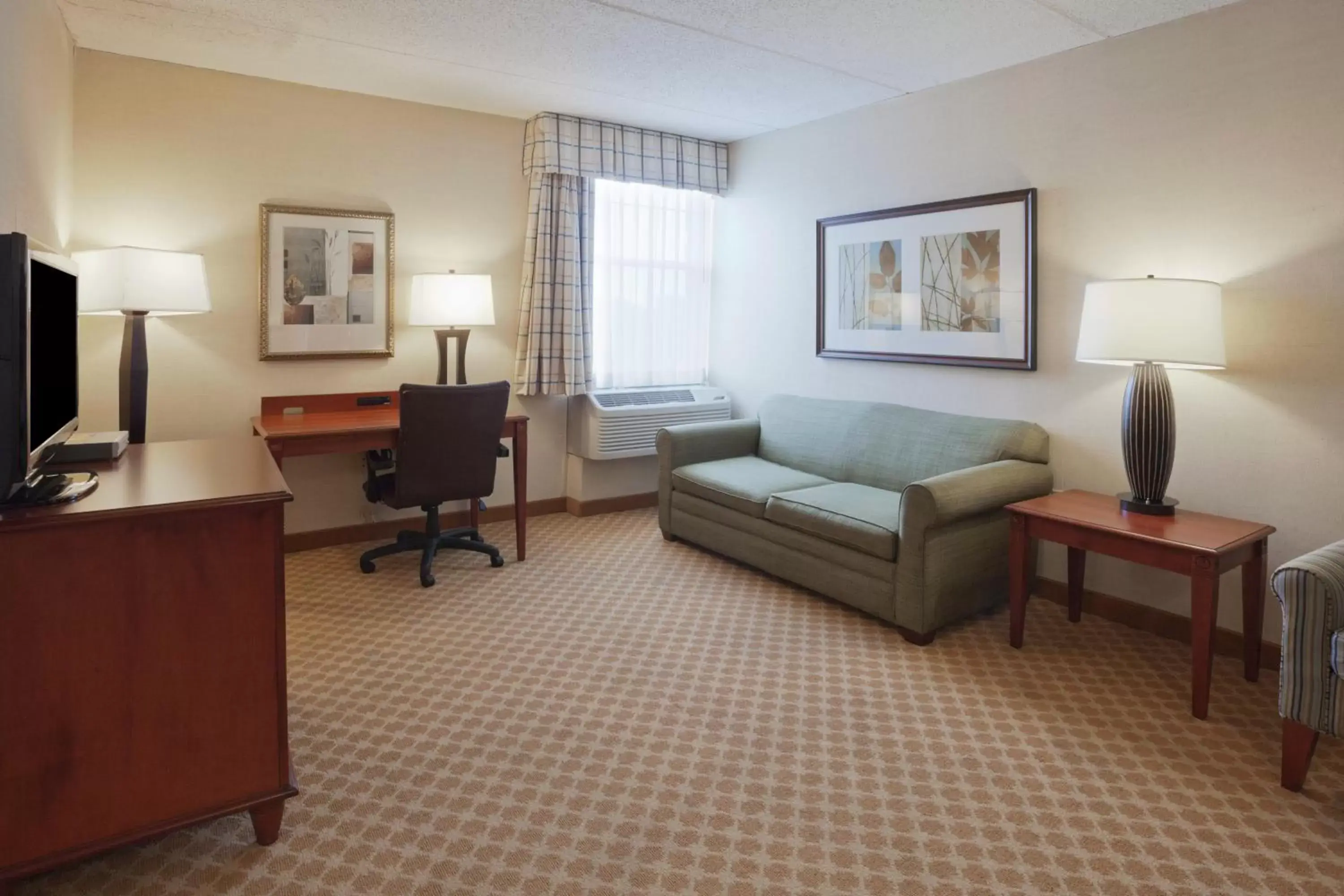 Seating Area in Country Inn & Suites by Radisson, Rochester-University Area, NY