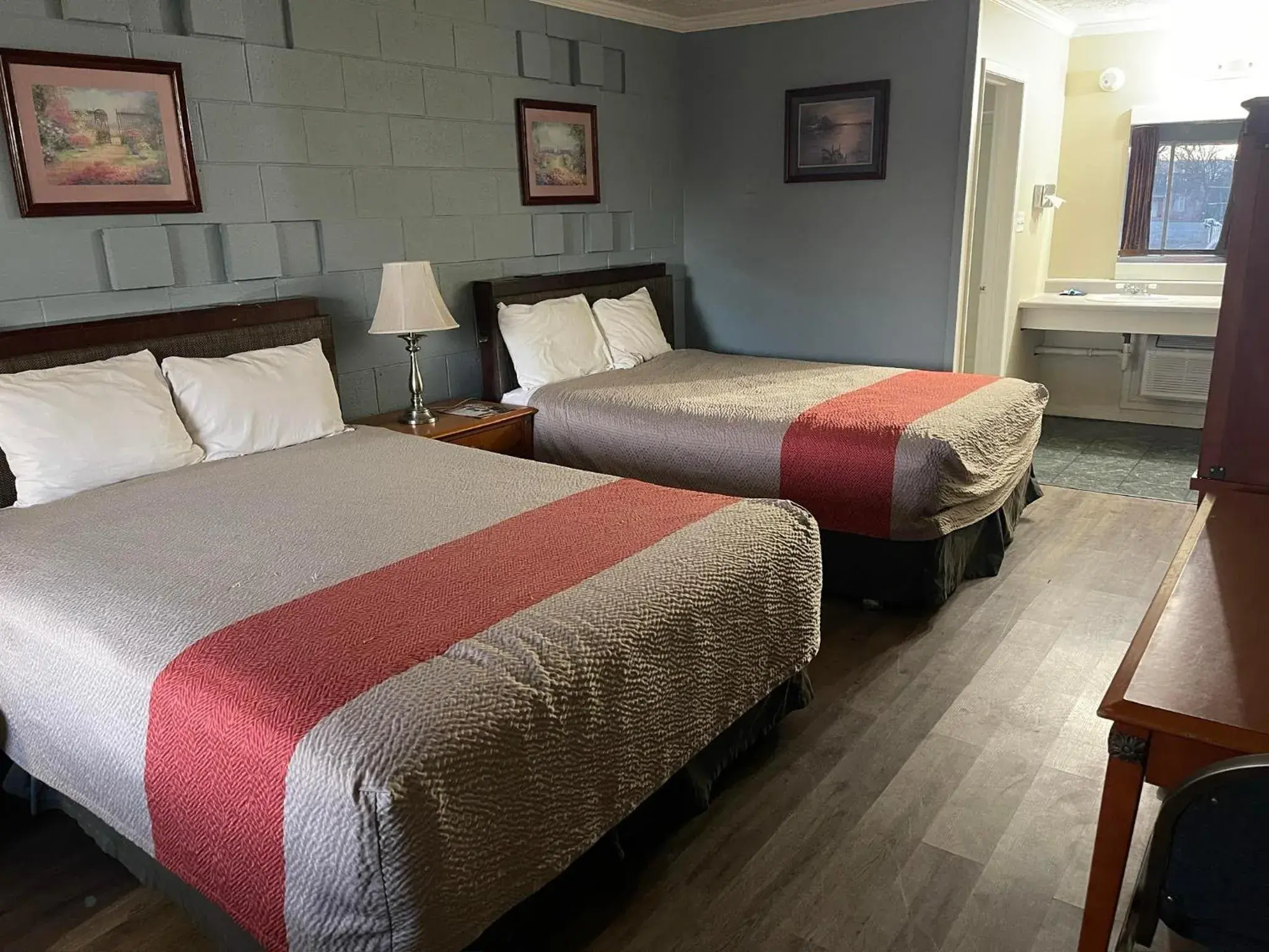 Bed in Safari Motel