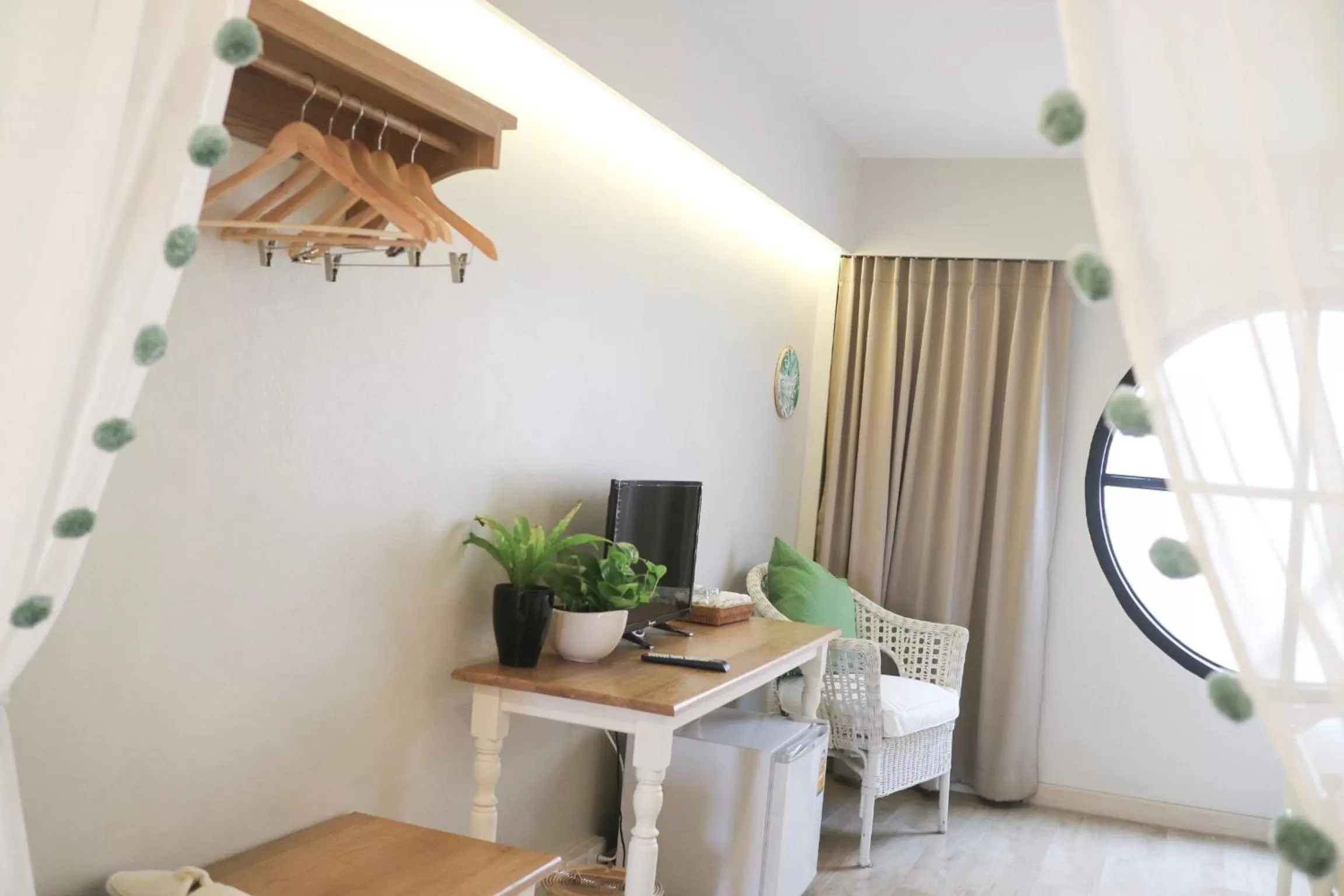 TV and multimedia, TV/Entertainment Center in J's Cafe and Poshtel