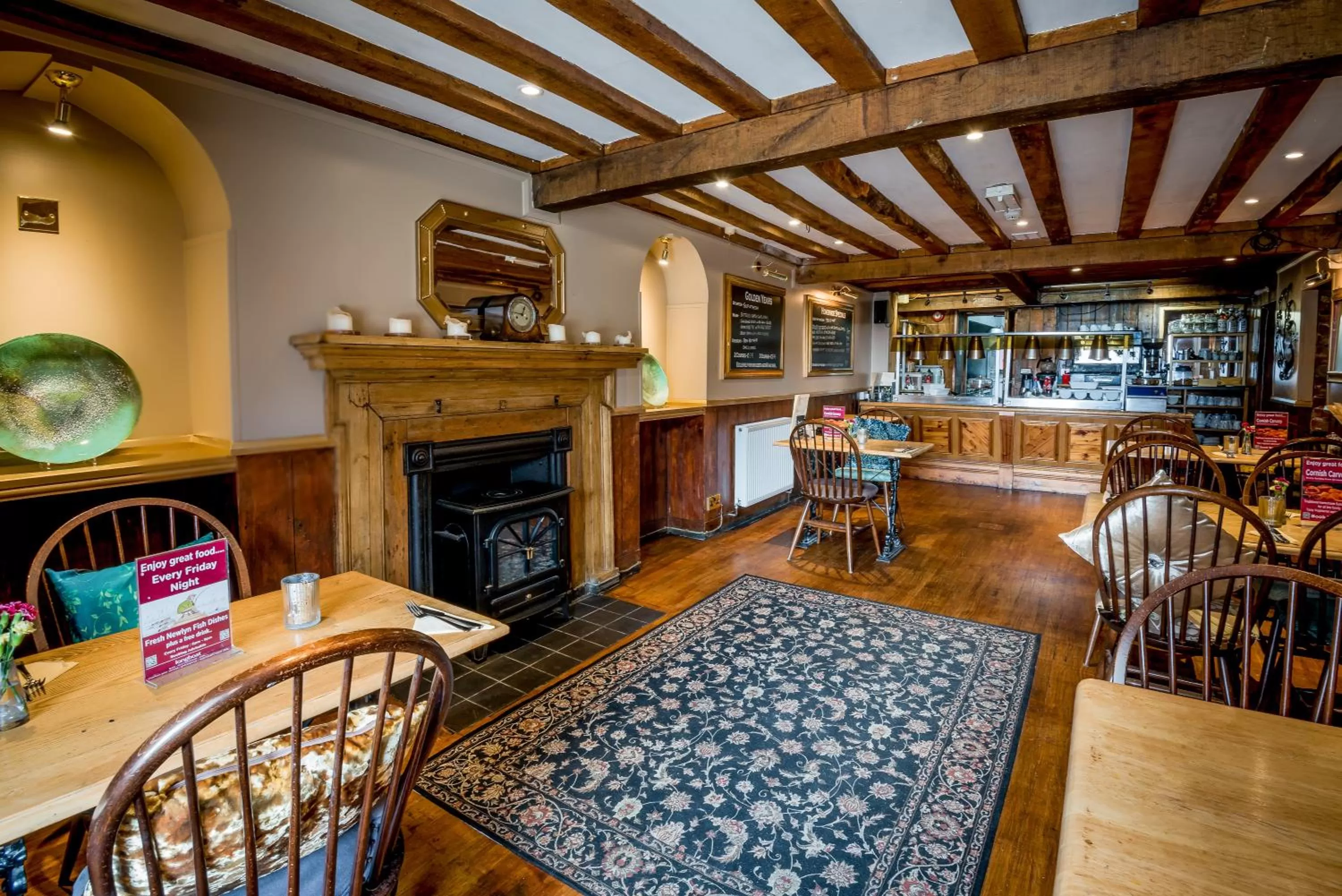 Restaurant/places to eat in The Longboat Inn