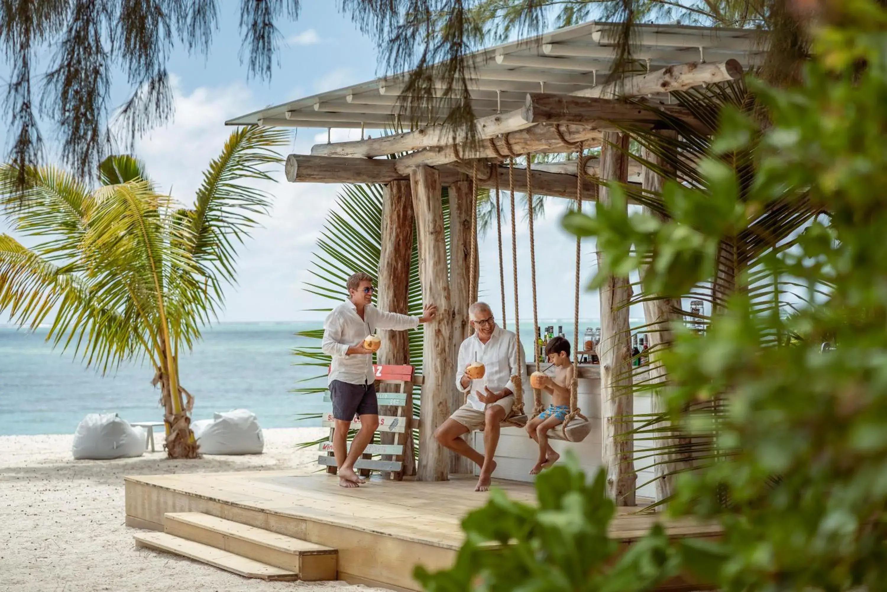 Lounge or bar in Four Seasons Resort Mauritius at Anahita