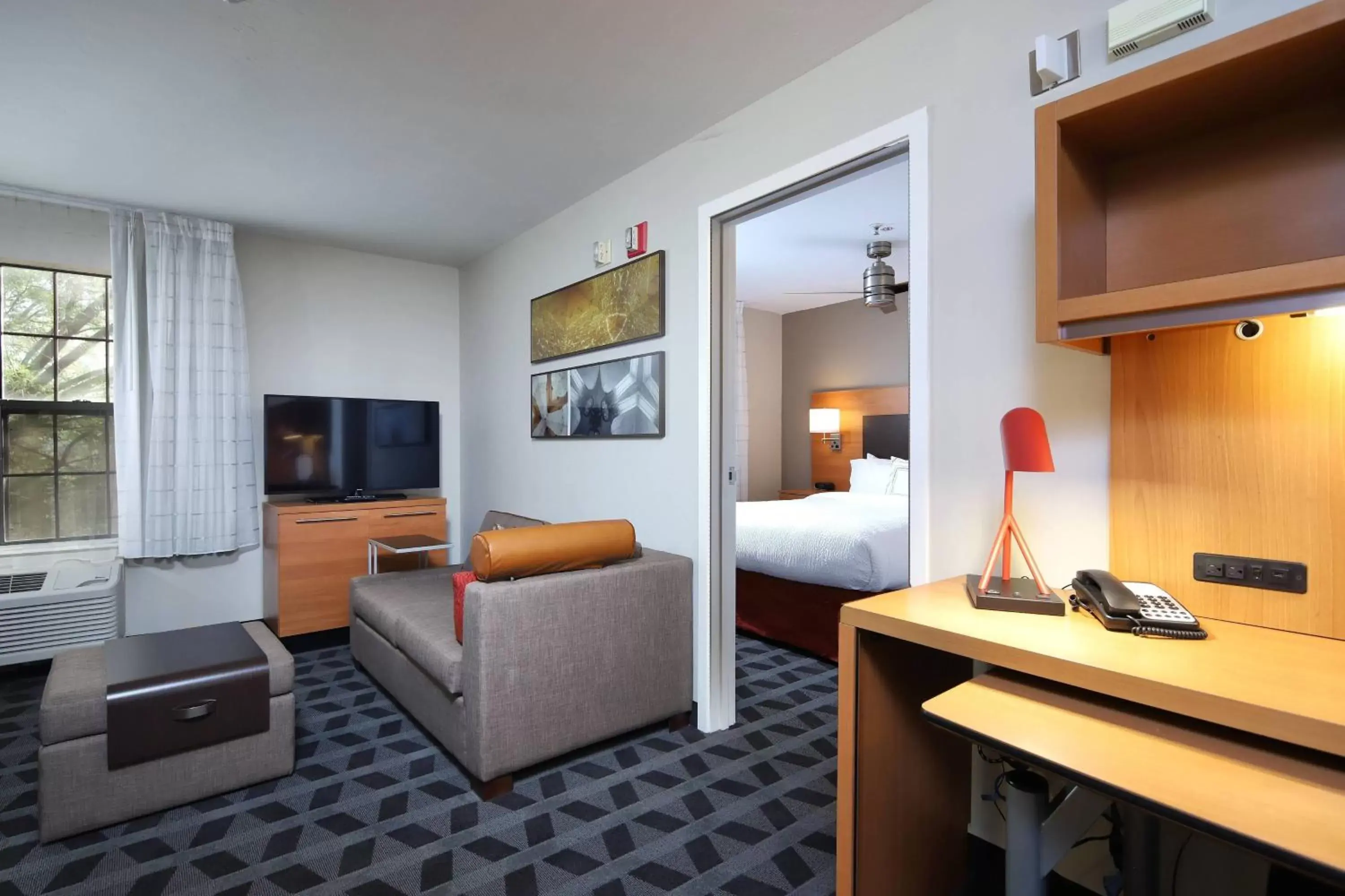 Bedroom, TV/Entertainment Center in TownePlace Suites Tucson