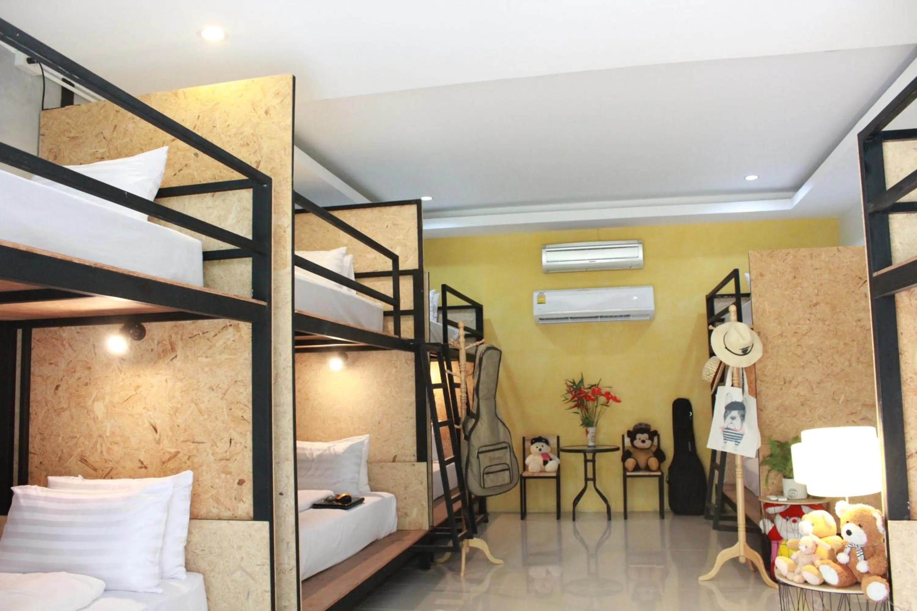 Property building, Bed in Eat n Sleep