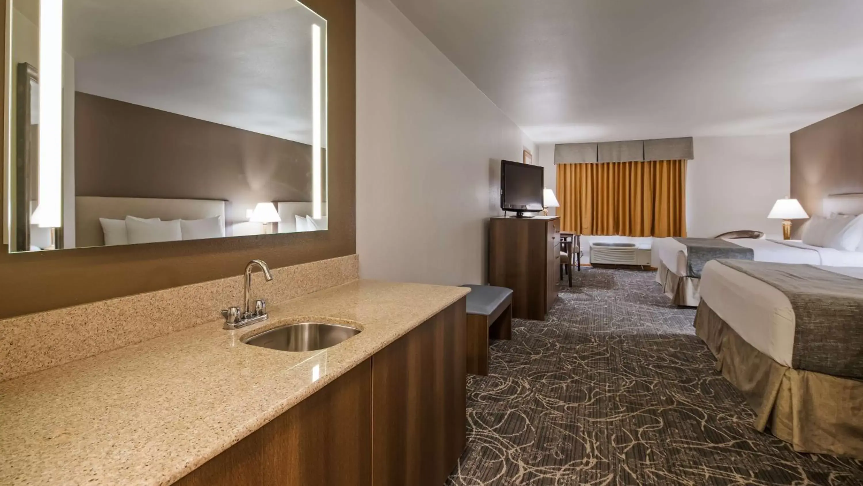 Photo of the whole room, Bathroom in Best Western West Towne Suites