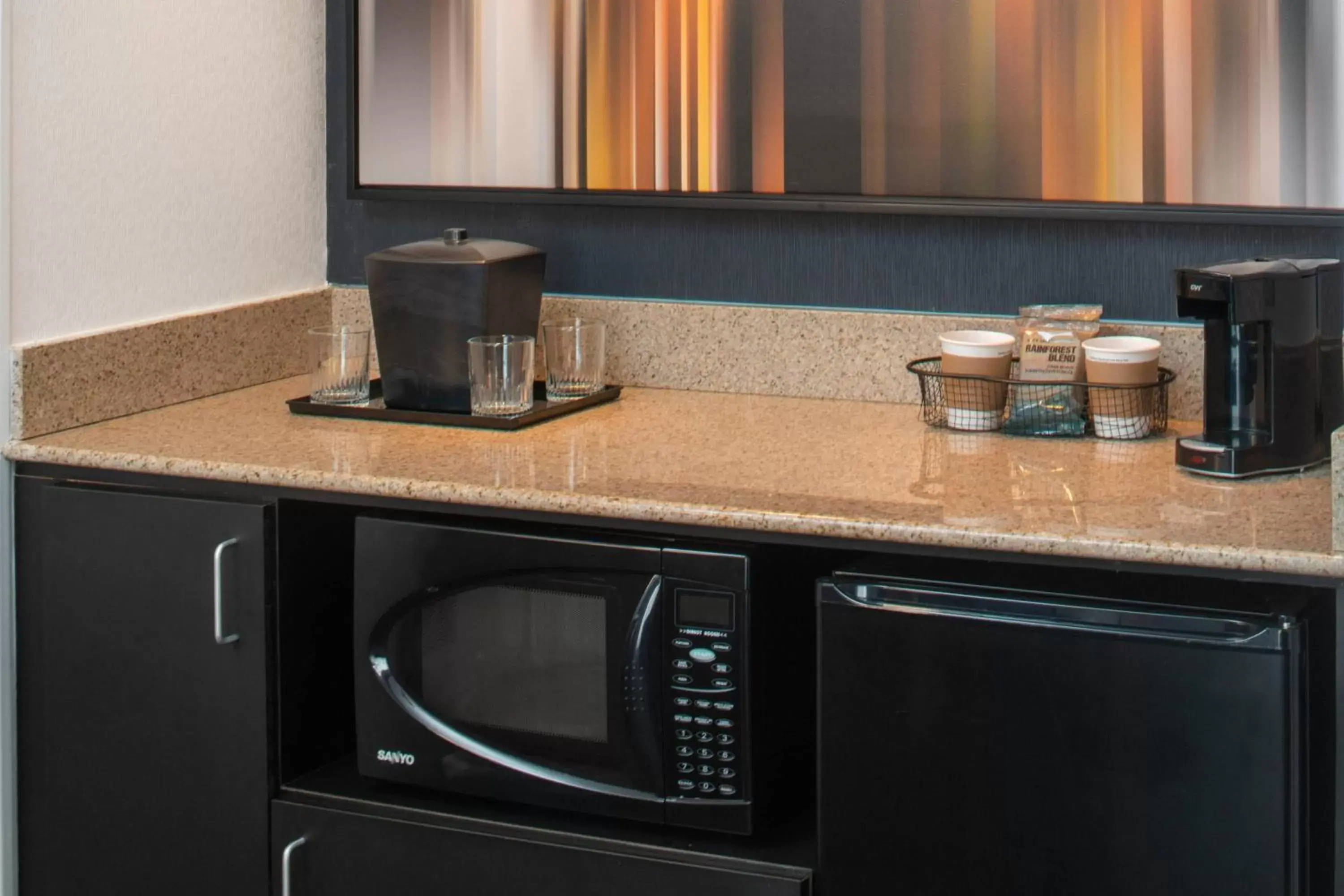 Kitchen or kitchenette, Kitchen/Kitchenette in Courtyard by Marriott Dulles Airport Herndon/Reston