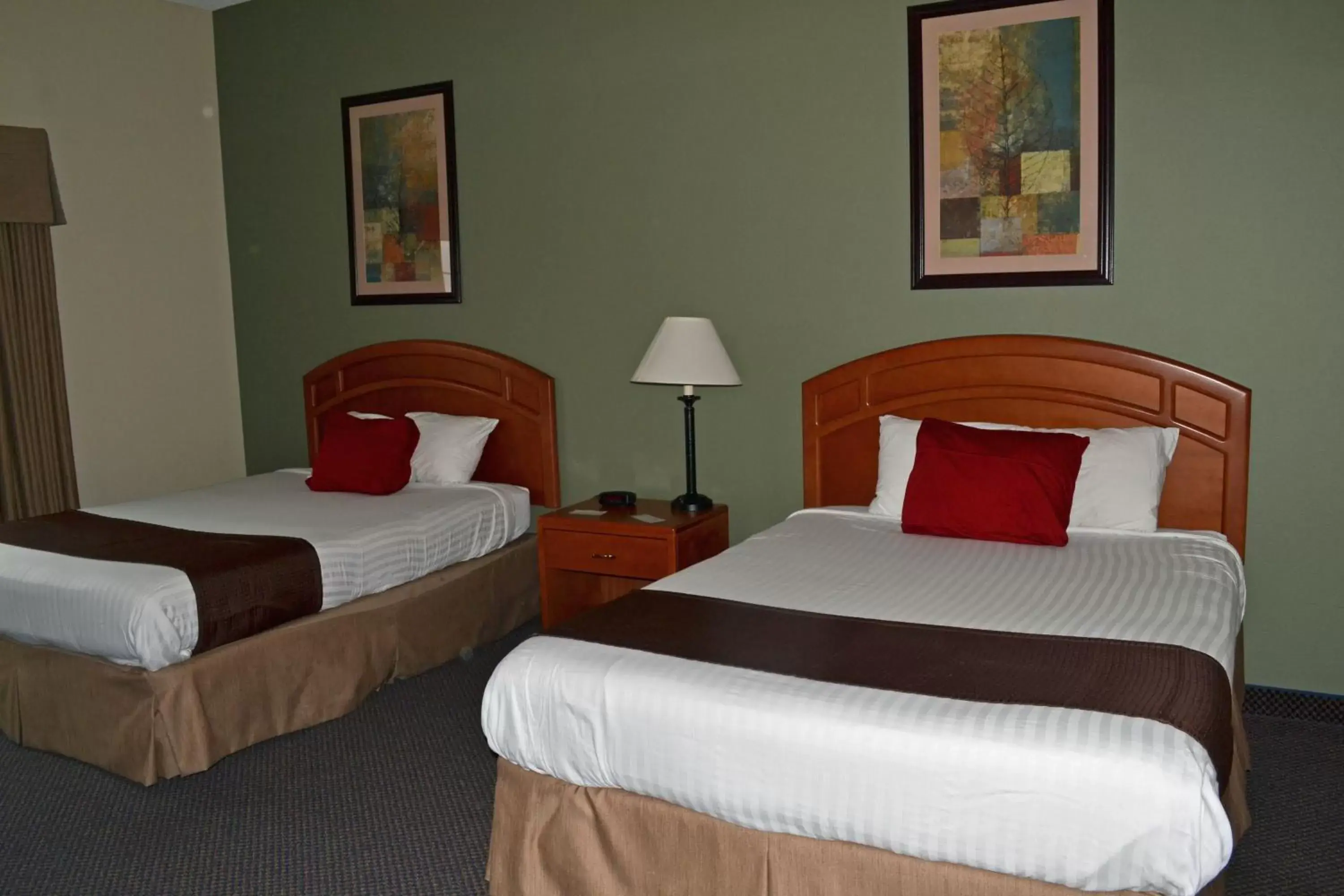Bedroom, Room Photo in Paola Inn and Suites