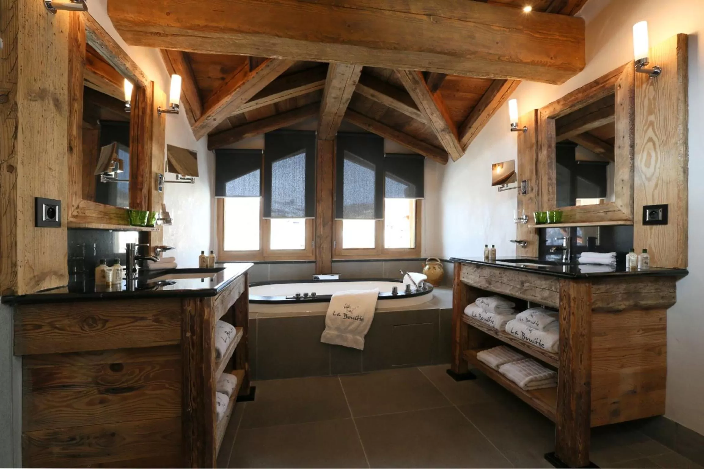 Bathroom, Bed in La Bouitte - Hôtel Relais & Châteaux