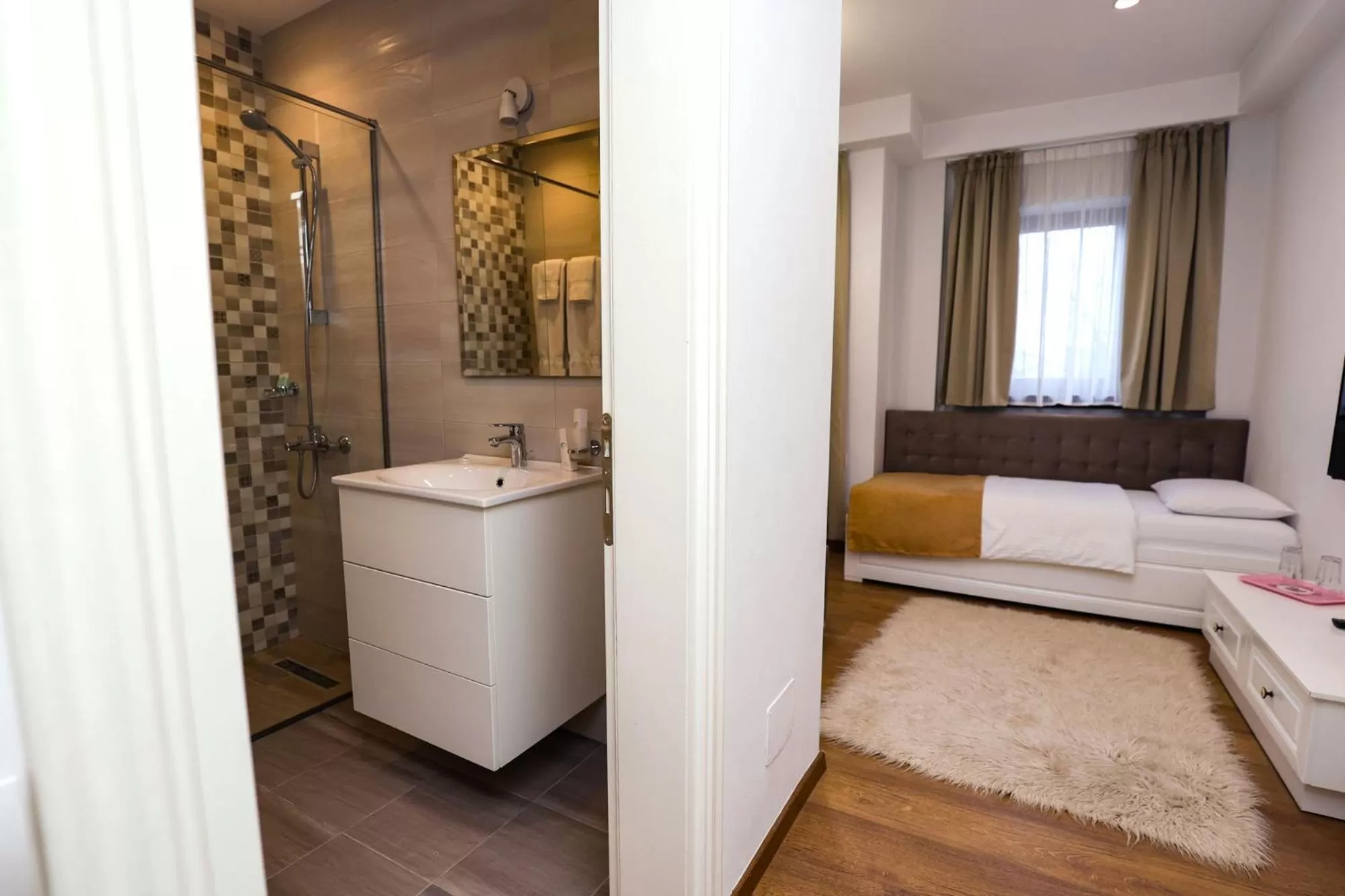 Bathroom, Bed in Bujtina Oxhaku