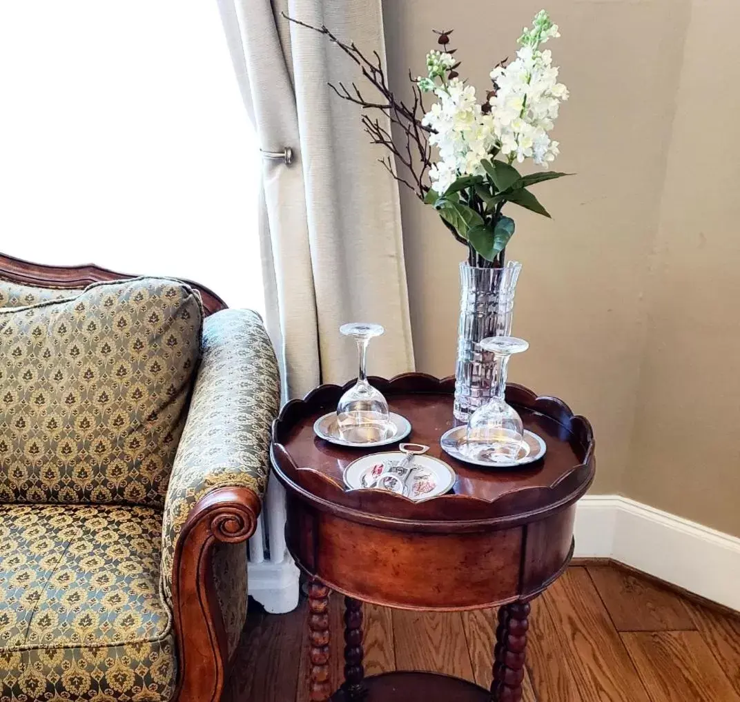 Seating Area in South Court Inn