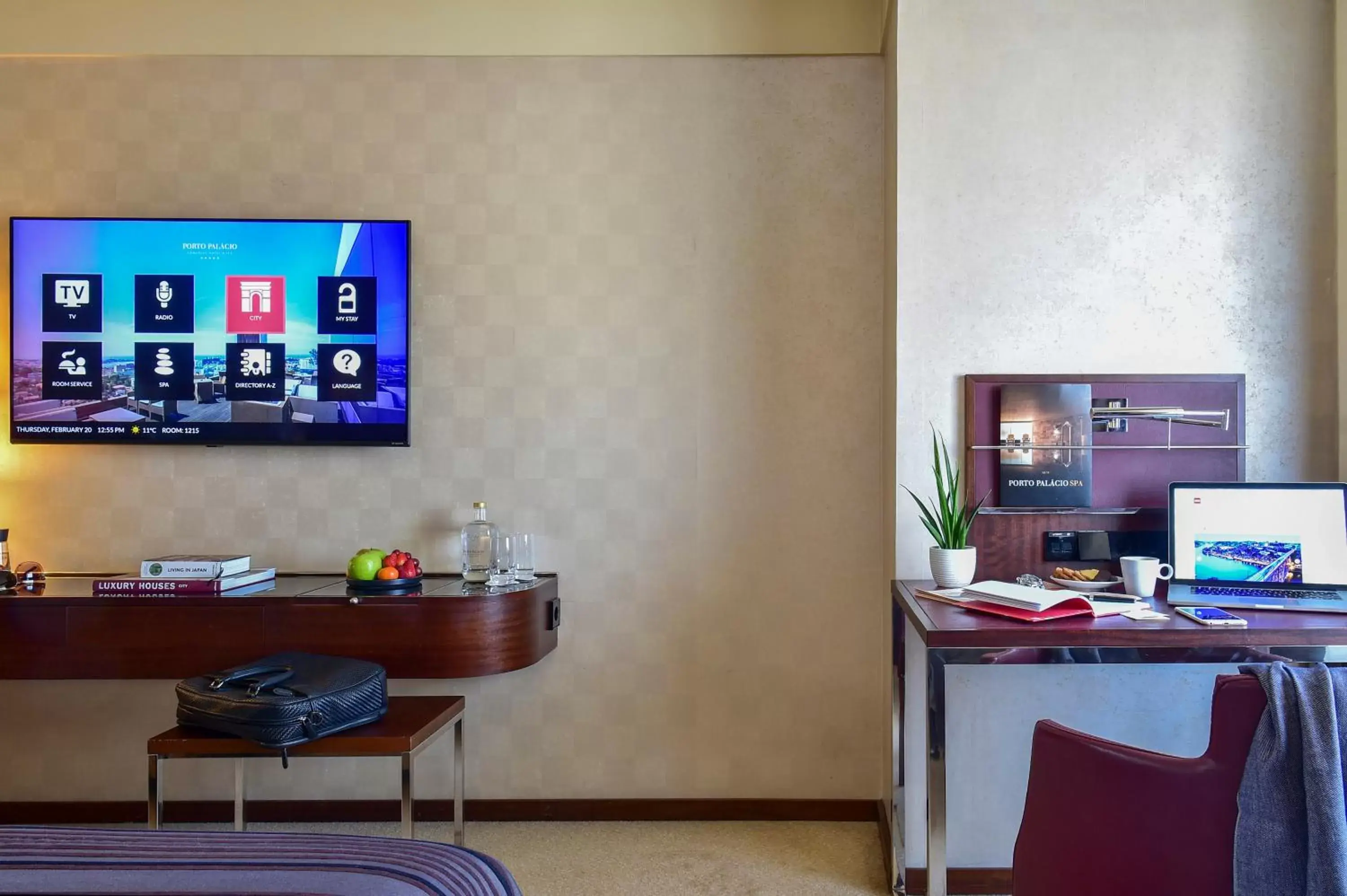 TV and multimedia in Porto Palácio Hotel by The Editory