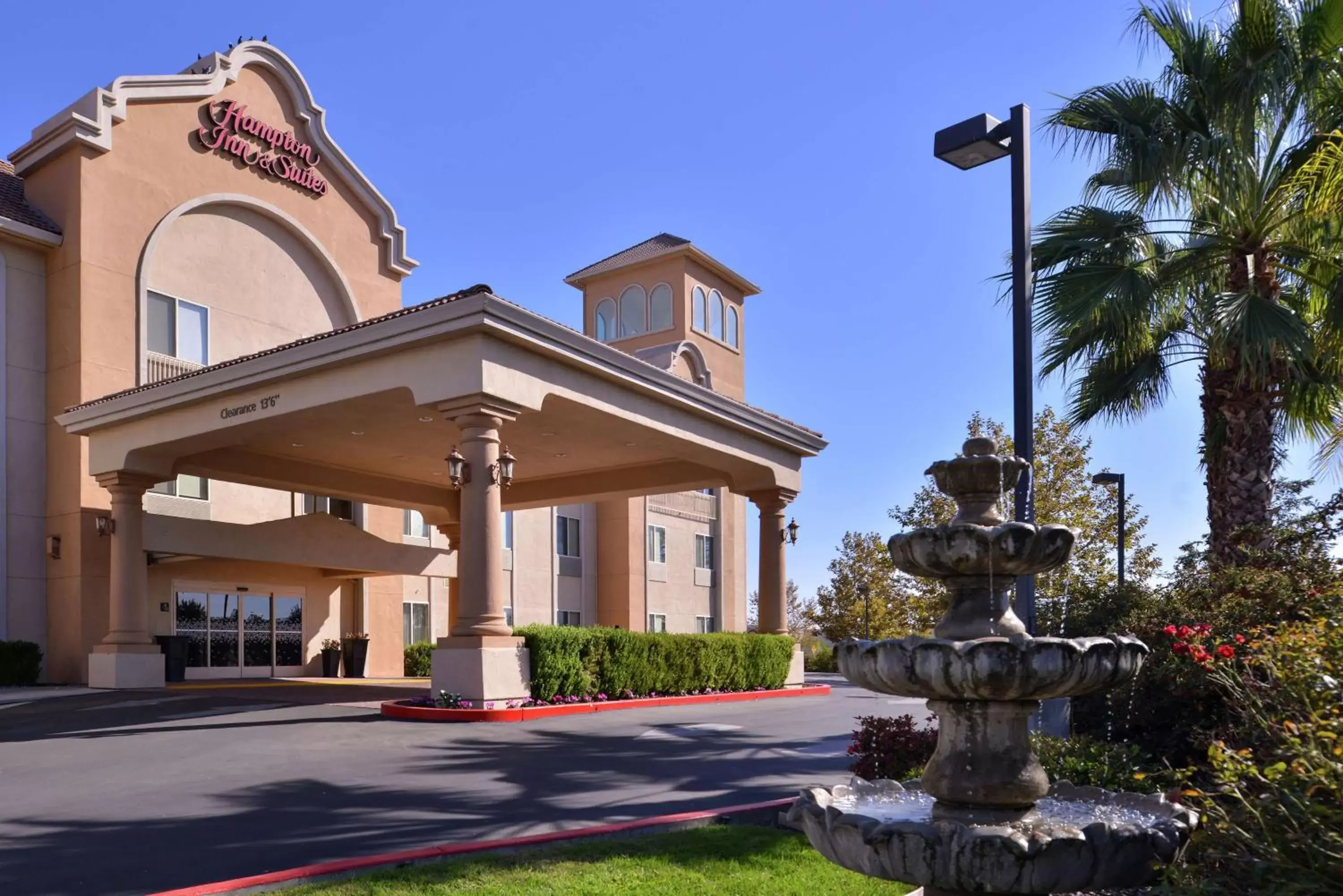 Property Building in Hampton Inn & Suites Woodland-Sacramento Area