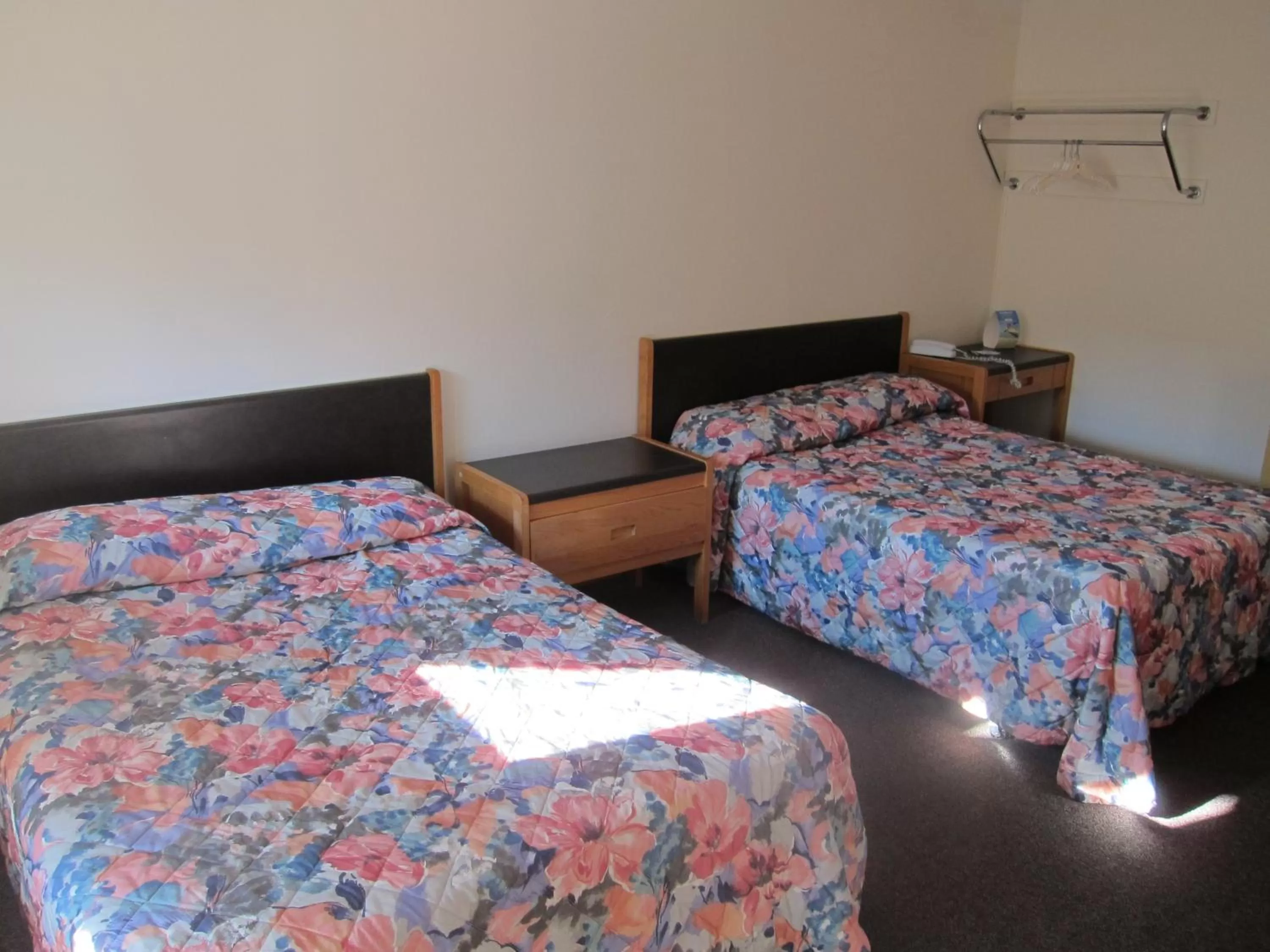 Bedroom, Bed in Shine Motel