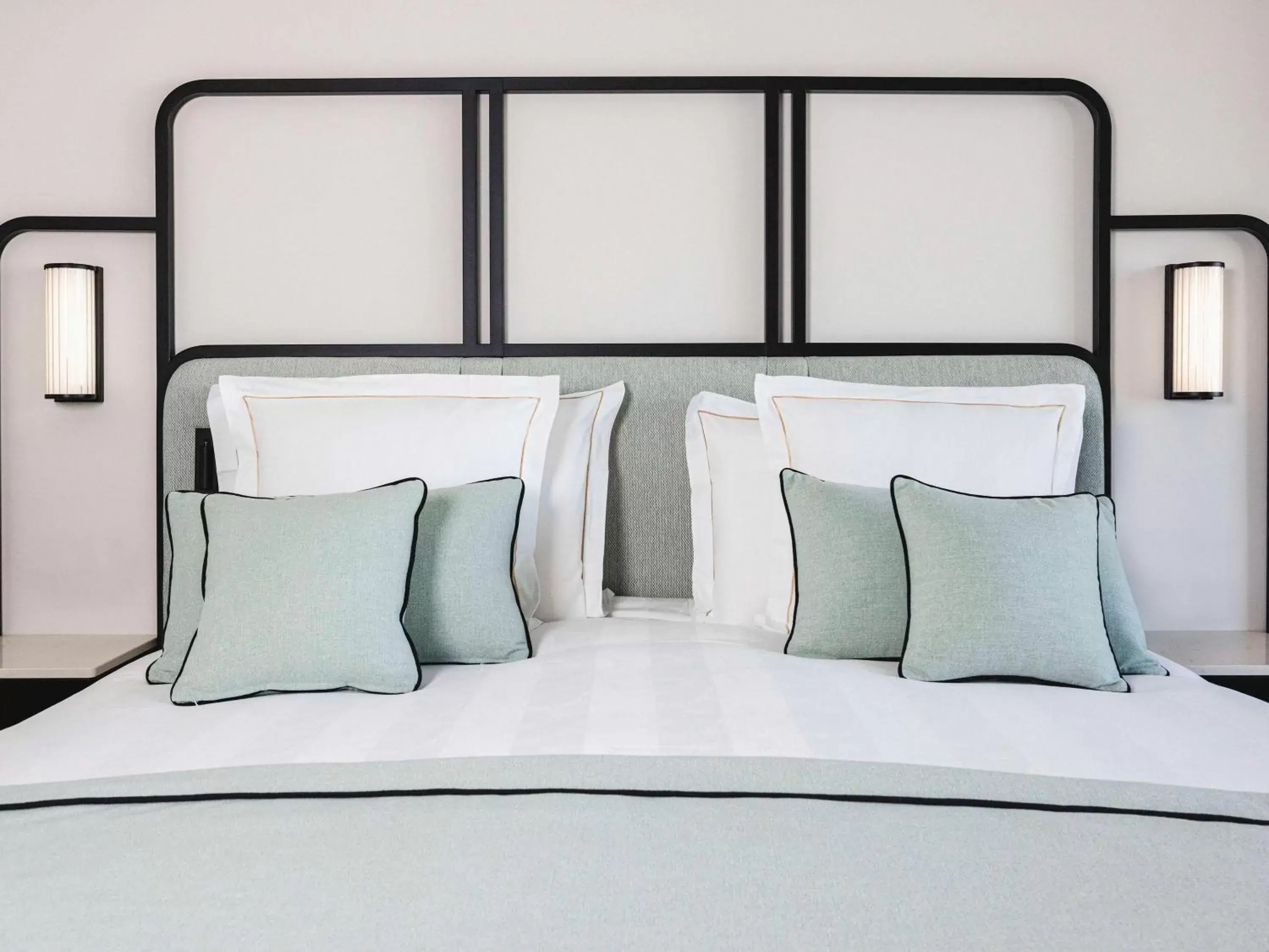 Bedroom, Bed in Mondrian Cannes