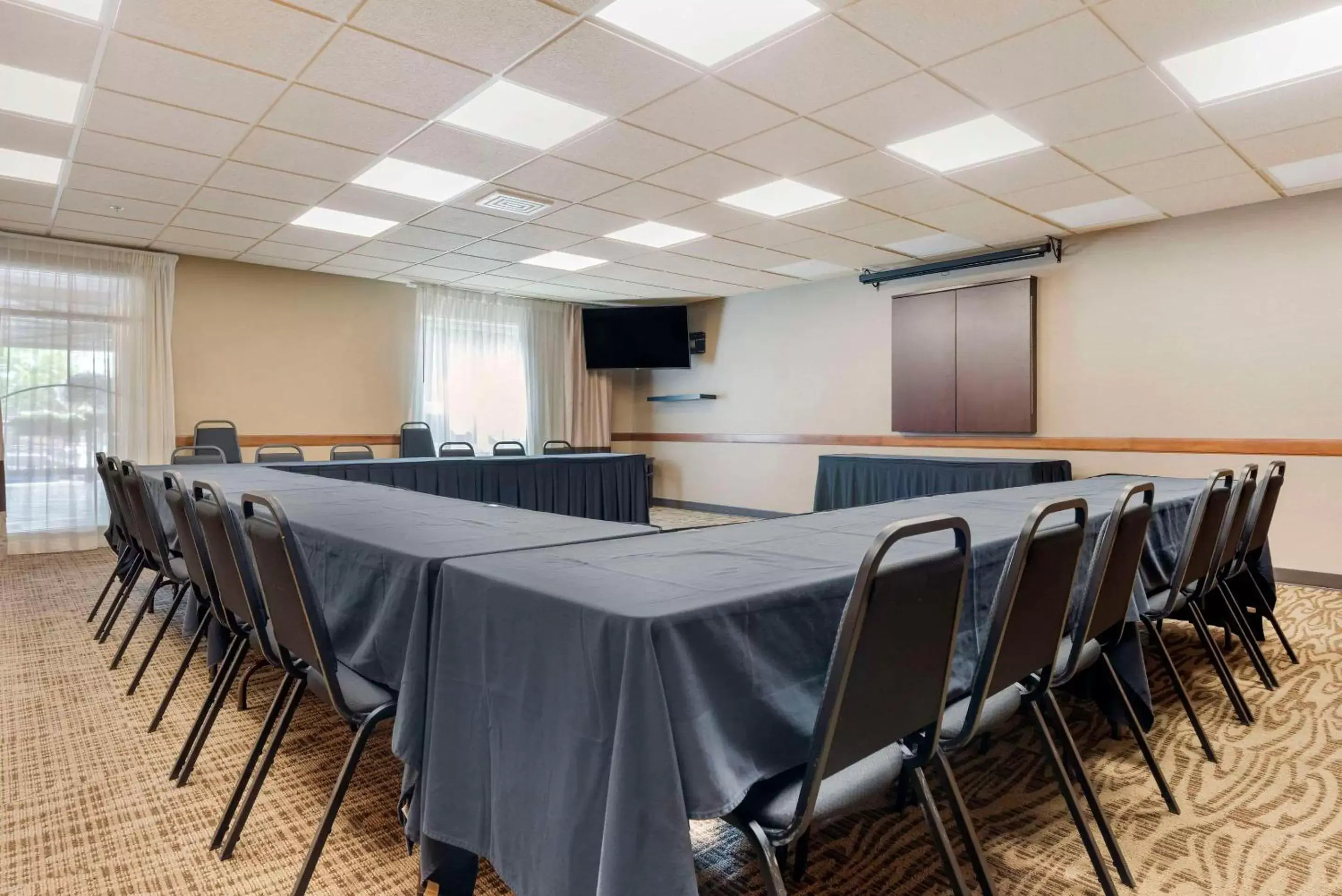 Meeting/conference room in Lift Bridge Lodge, Ascend Hotel Collection