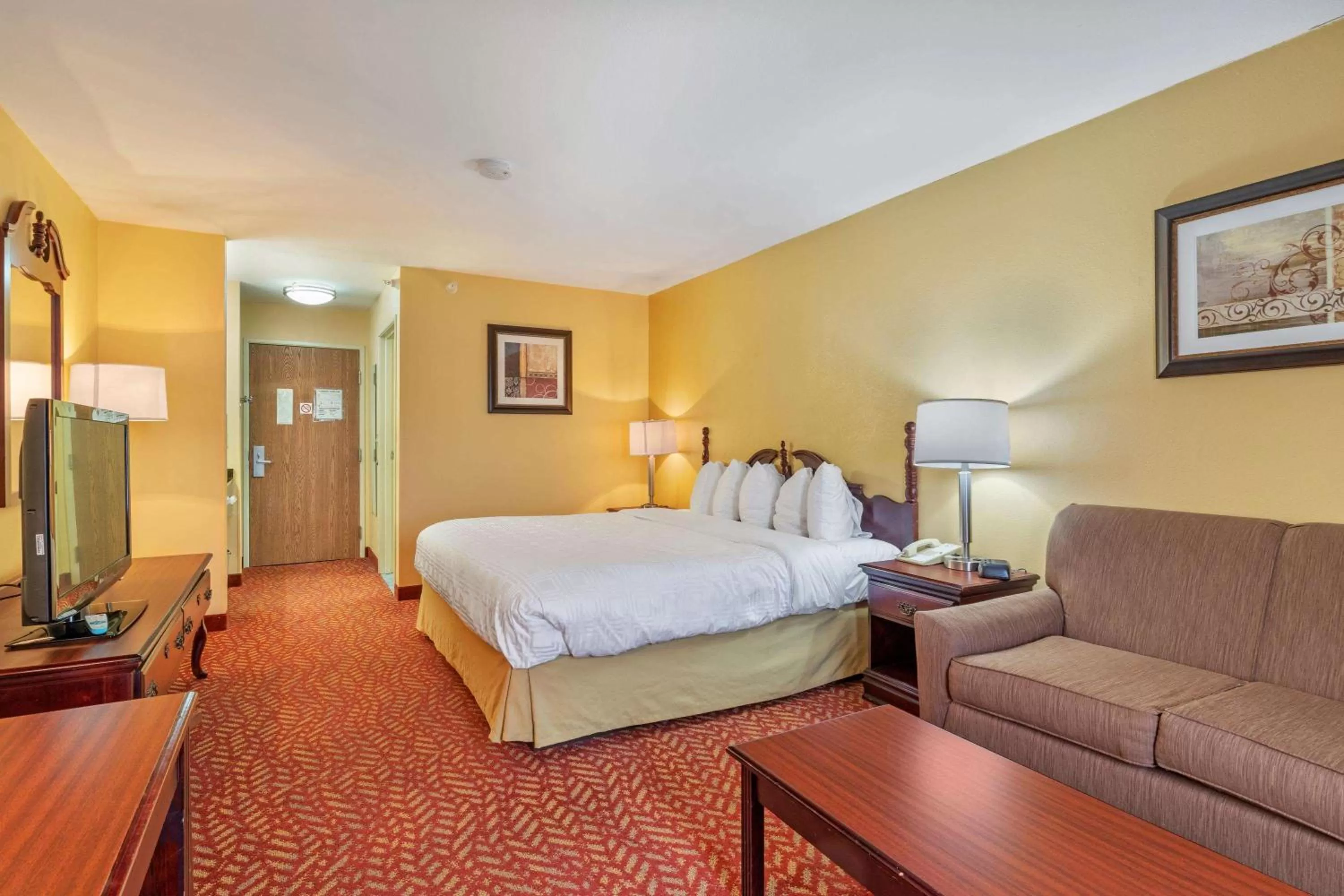Bedroom, Bed in Best Western Clearlake Plaza