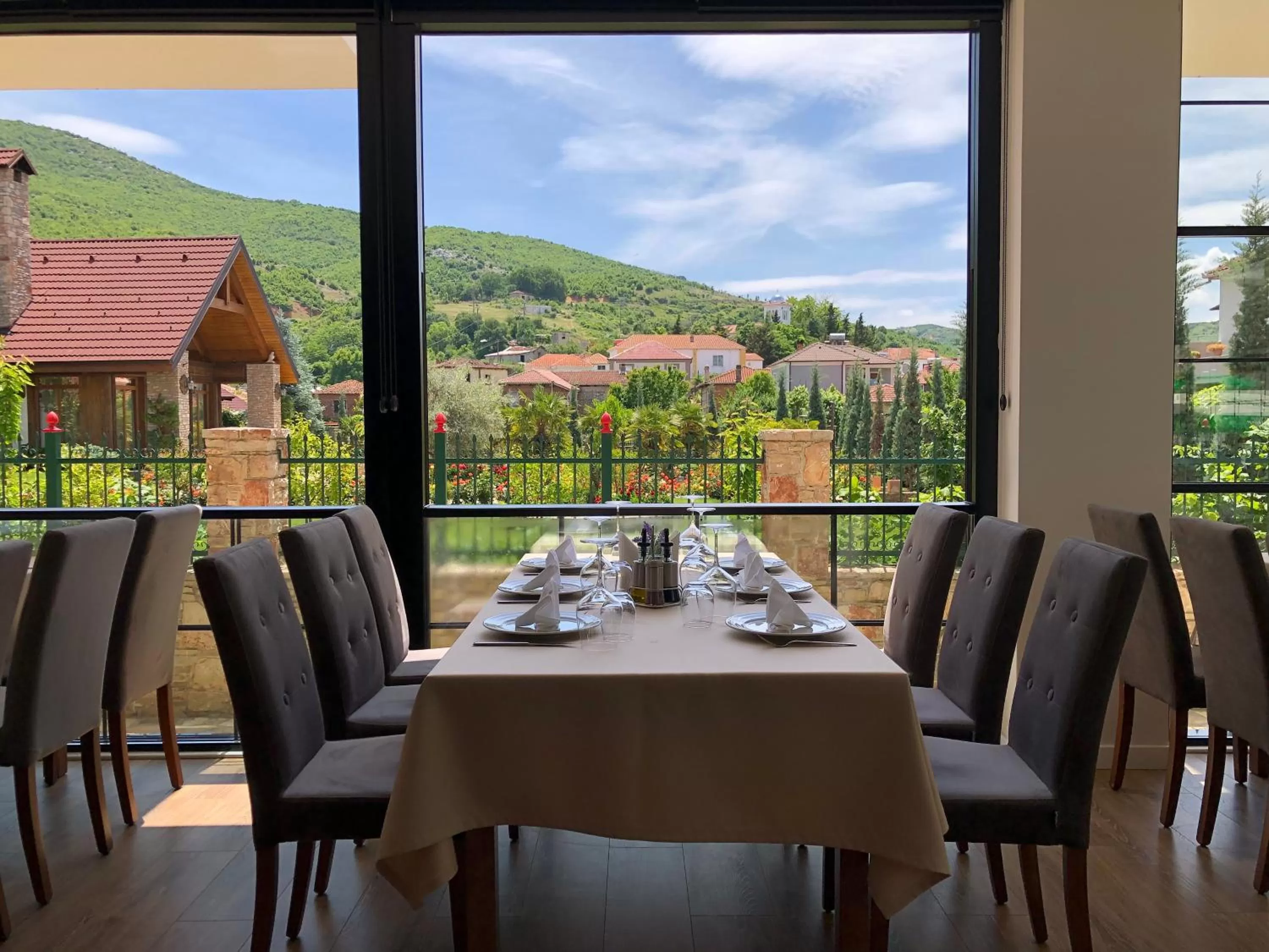 Restaurant/Places to Eat in Grand Hotel Pogradec