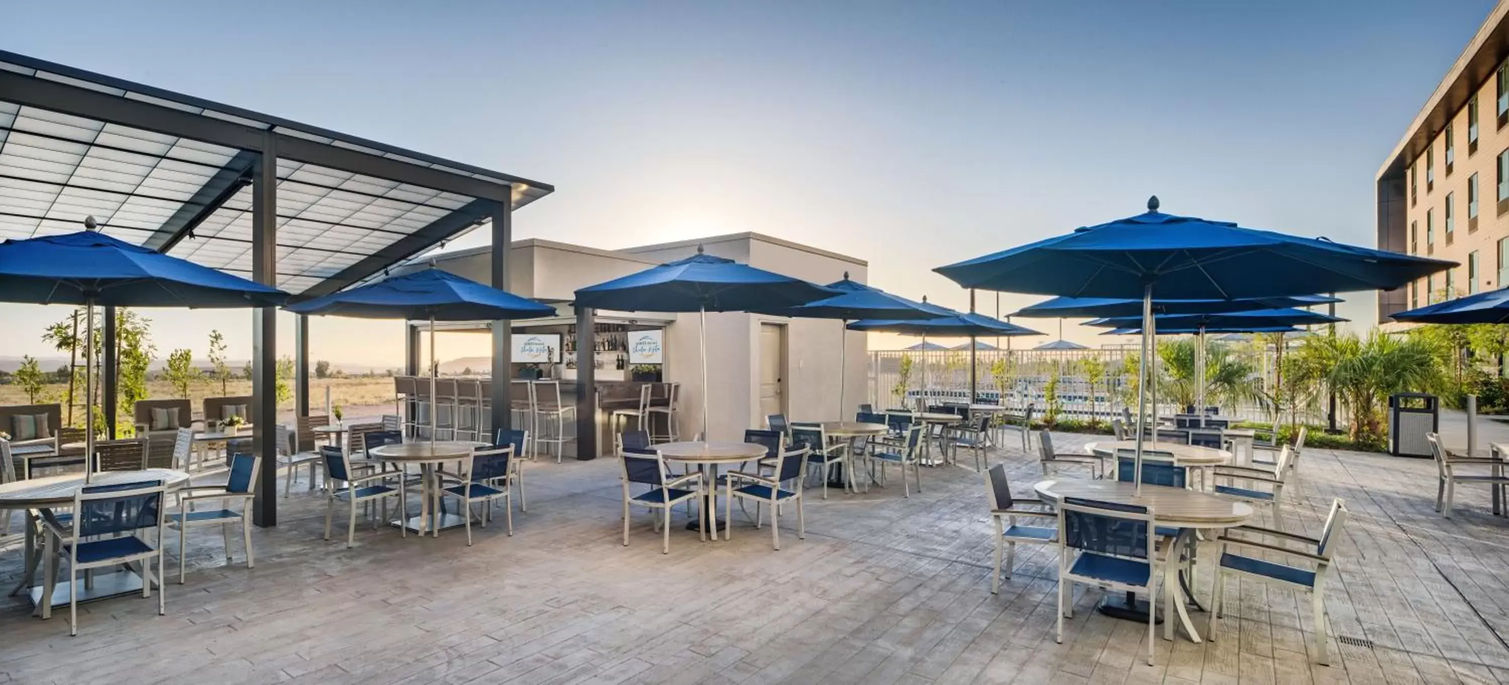 Patio, Restaurant/Places to Eat in Ayres Hotel San Diego South - Chula Vista