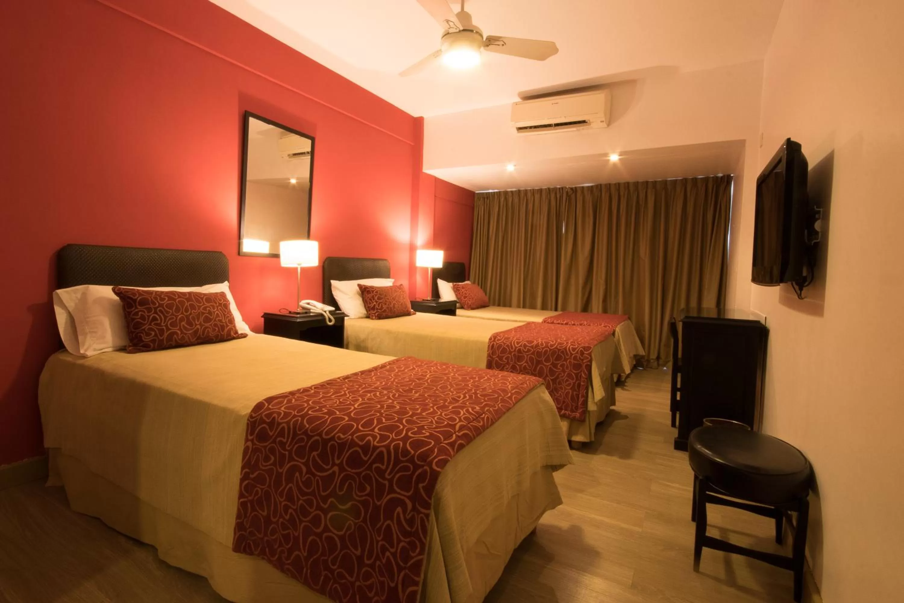 Photo of the whole room, Bed in Gran Hotel Buenos Aires