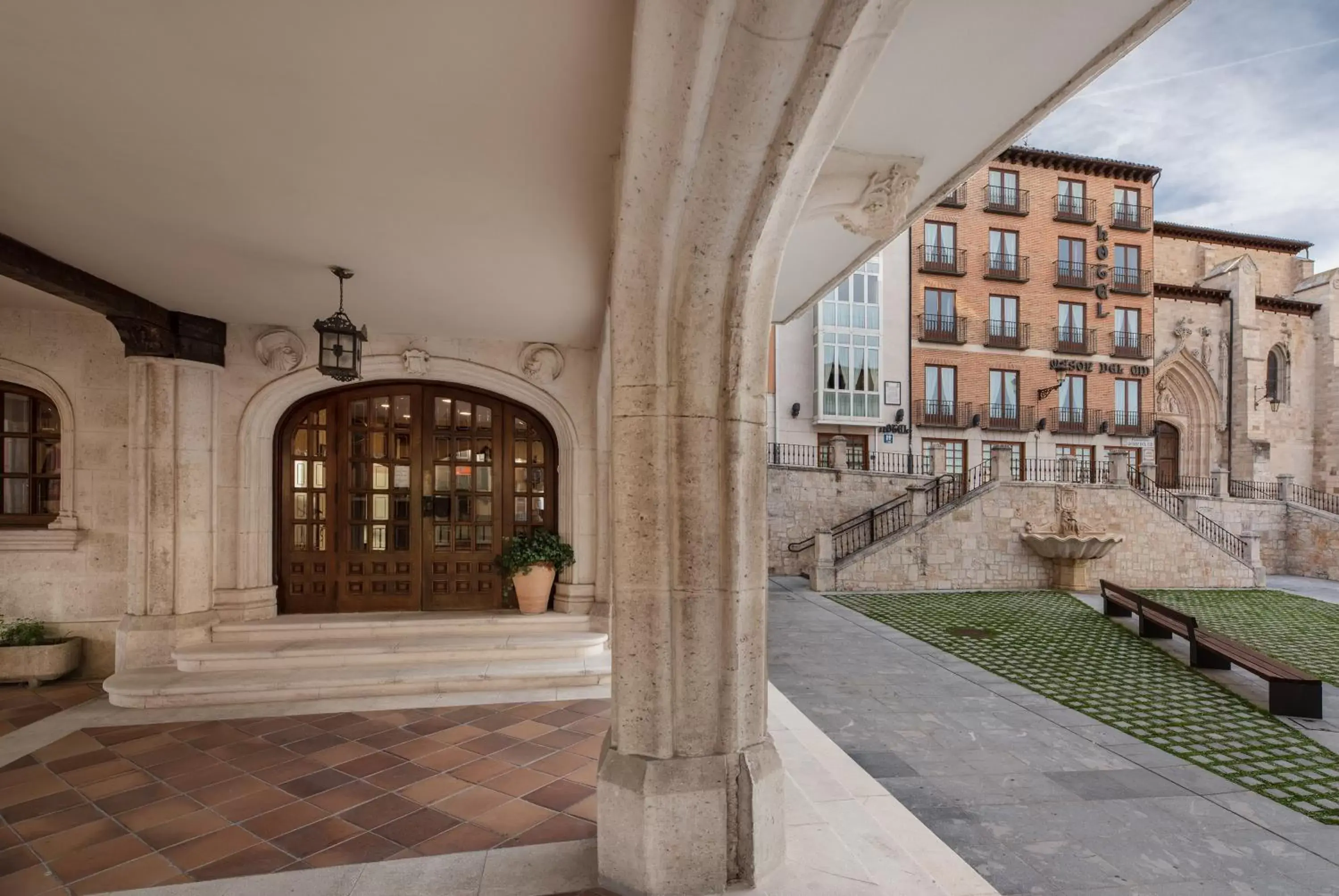 Facade/entrance in Crisol Mesón del Cid