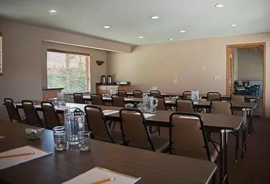 Property building in River House Inn, a Baymont by Wyndham Property building in River House Inn, a Baymont by Wyndham