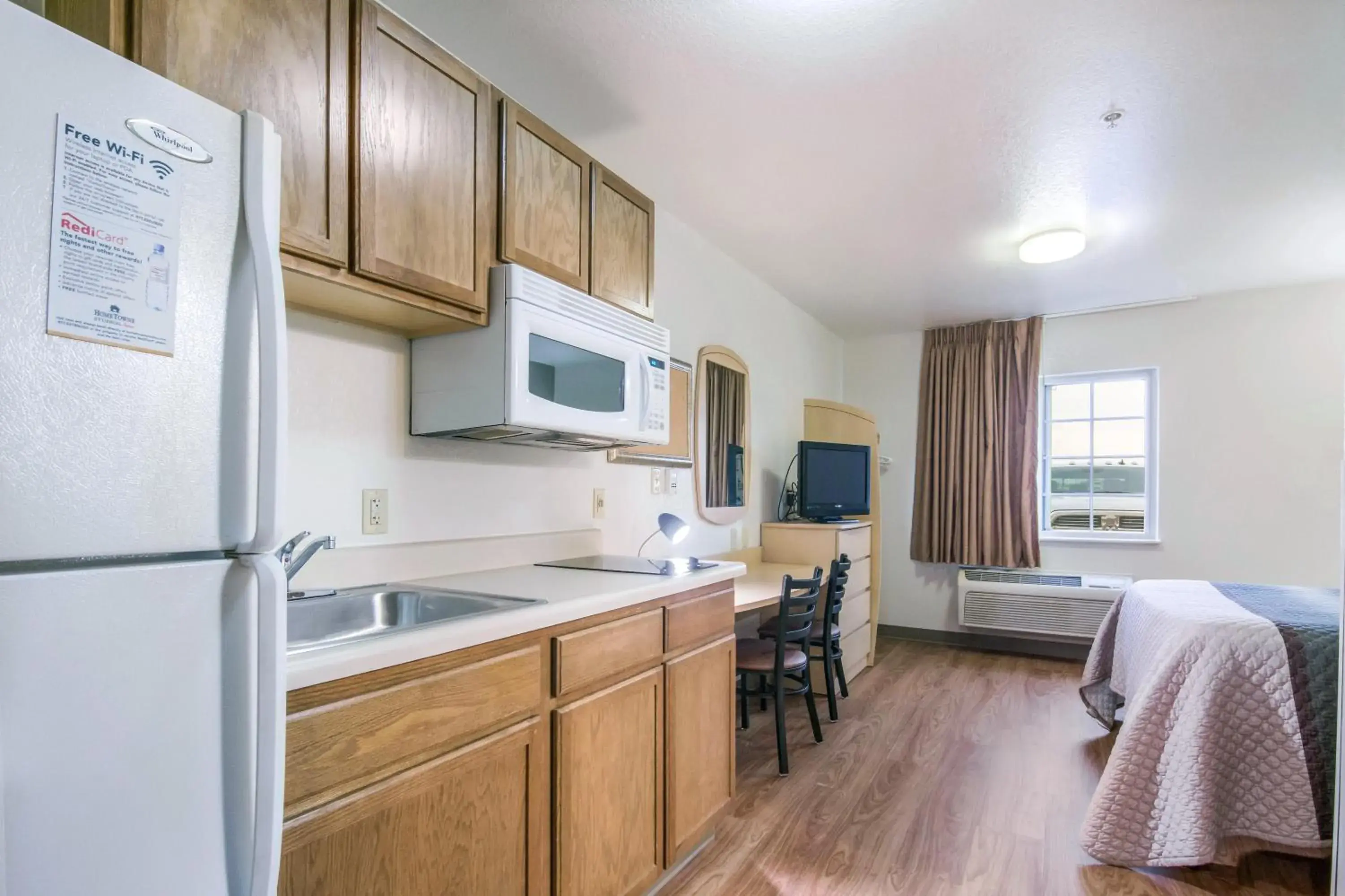 Photo of the whole room, Kitchen/Kitchenette in HomeTowne Studios & Suites by Red Roof Bentonville