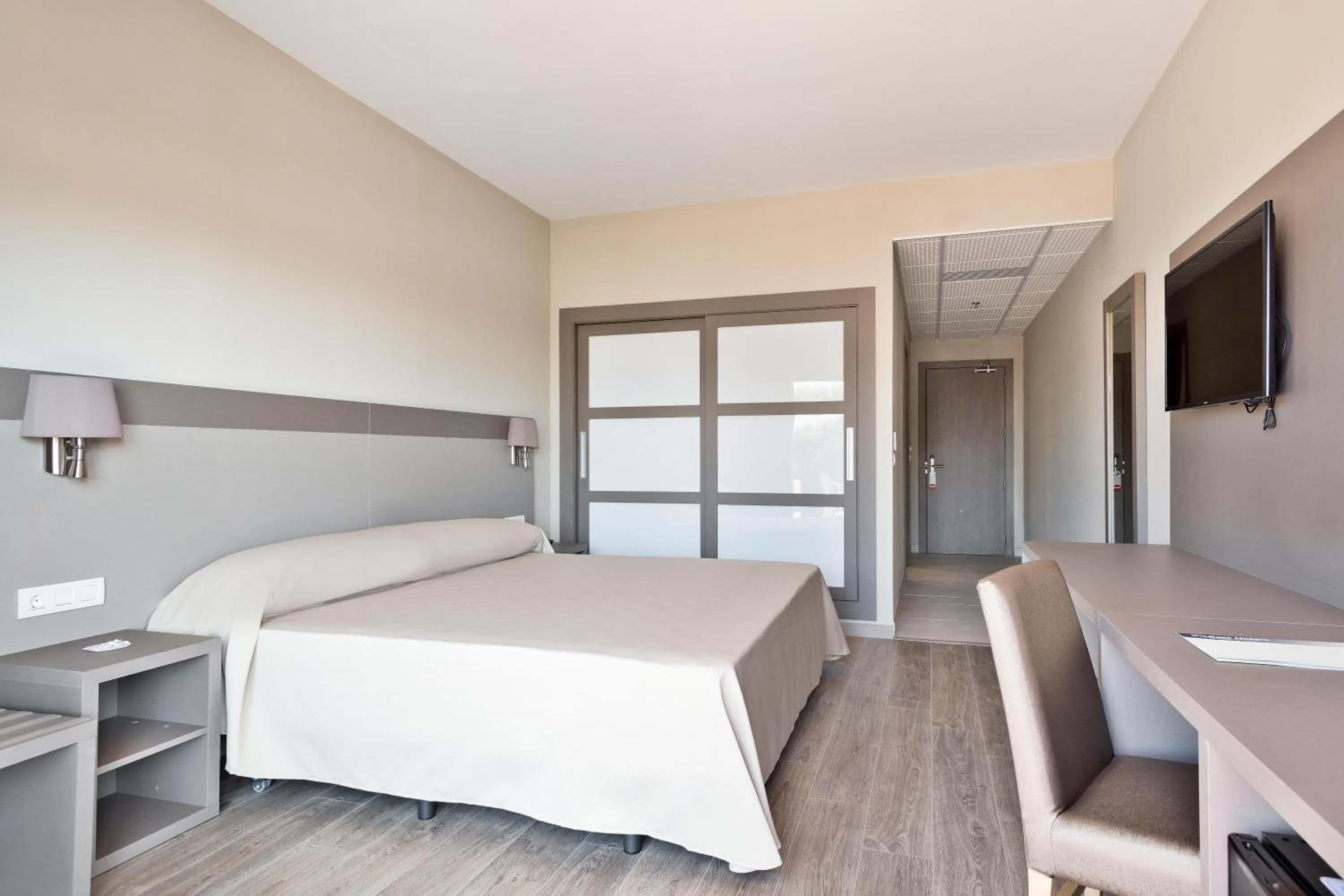 Photo of the whole room, Bed in Hotel Best Costa Ballena