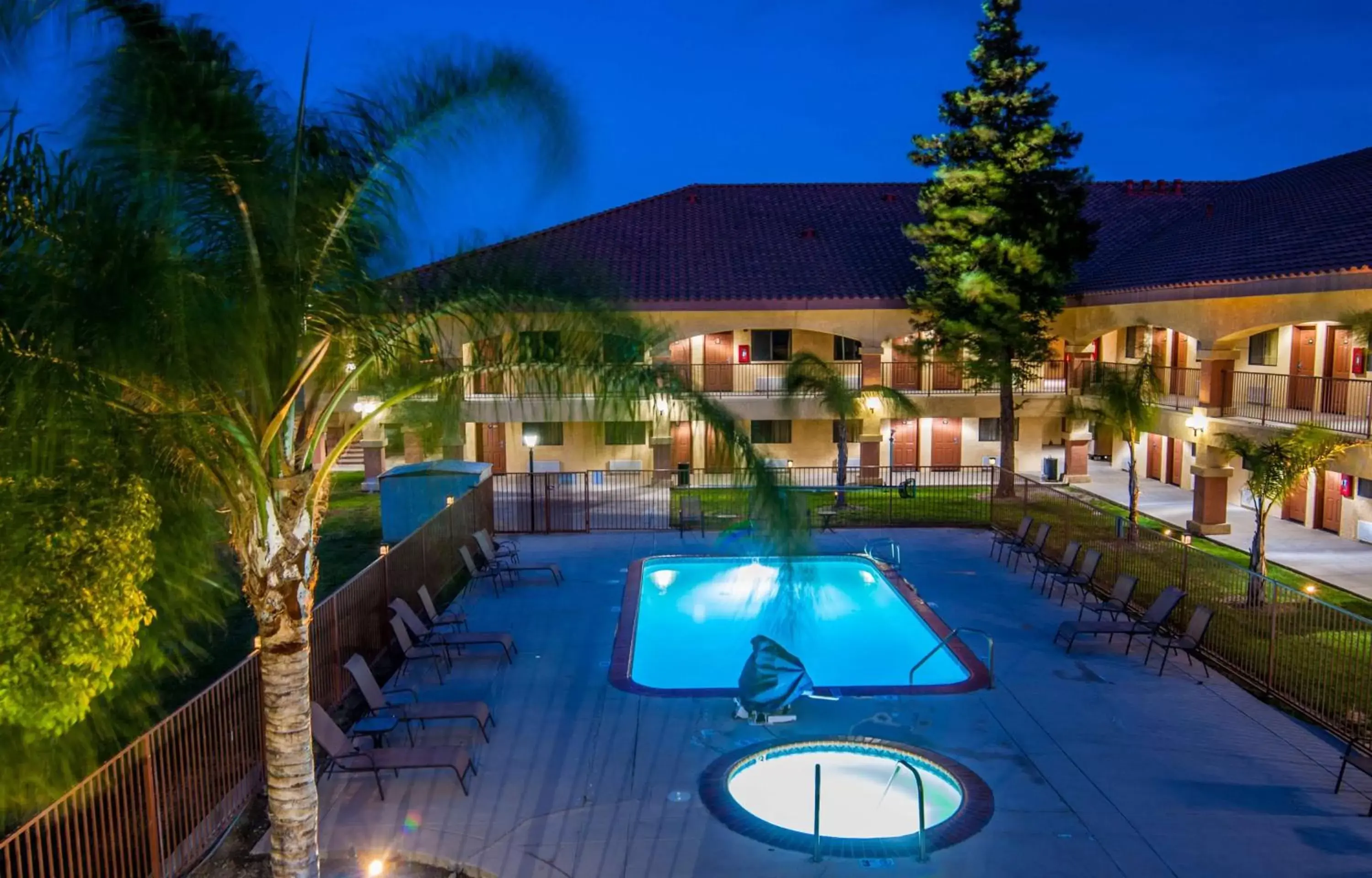 Night, Swimming Pool in Motel 6-Santa Nella, CA - Los Banos