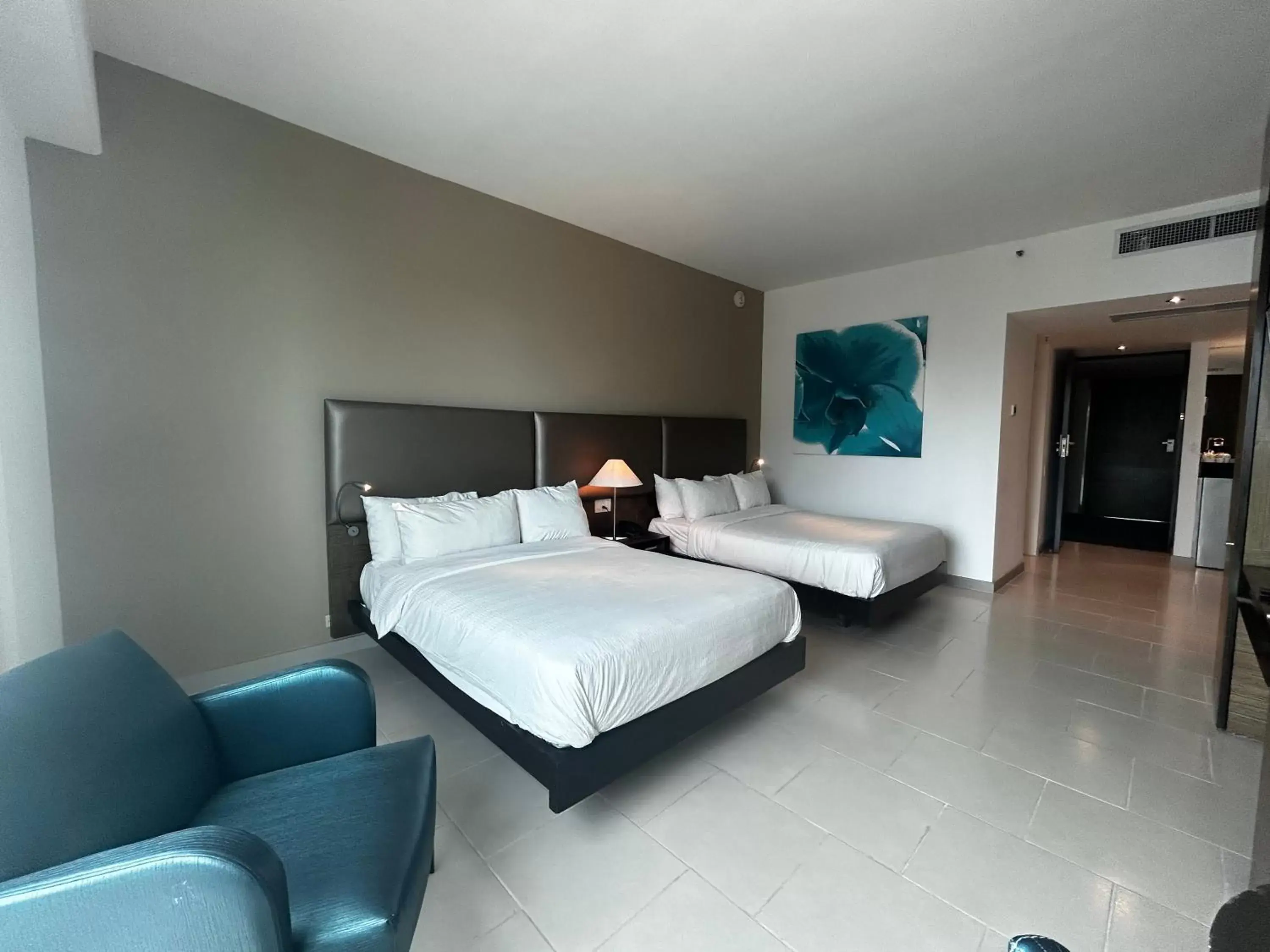 Photo of the whole room, Bed in Decapolis Hotel Panama City