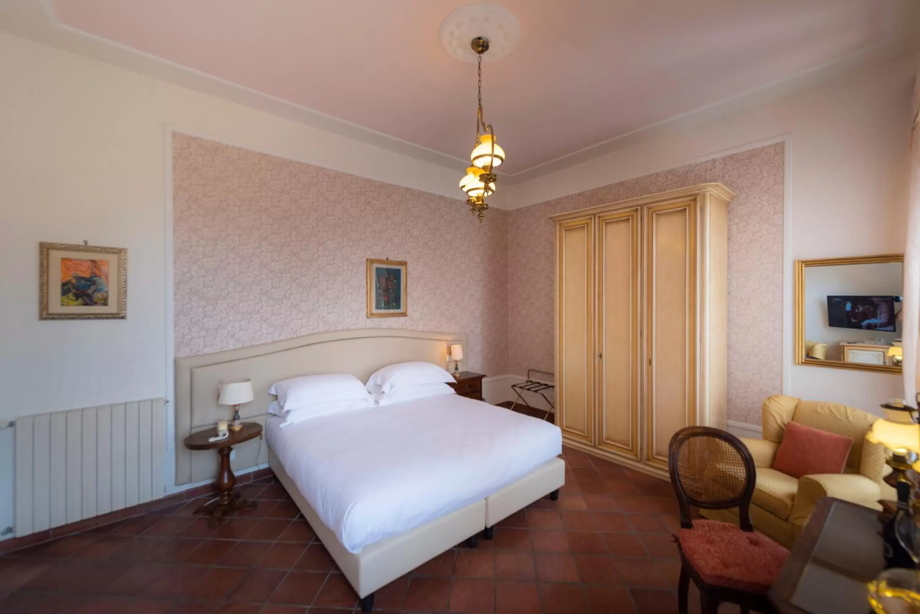 Bedroom, Bed in Villa Scacciapensieri Boutique Hotel