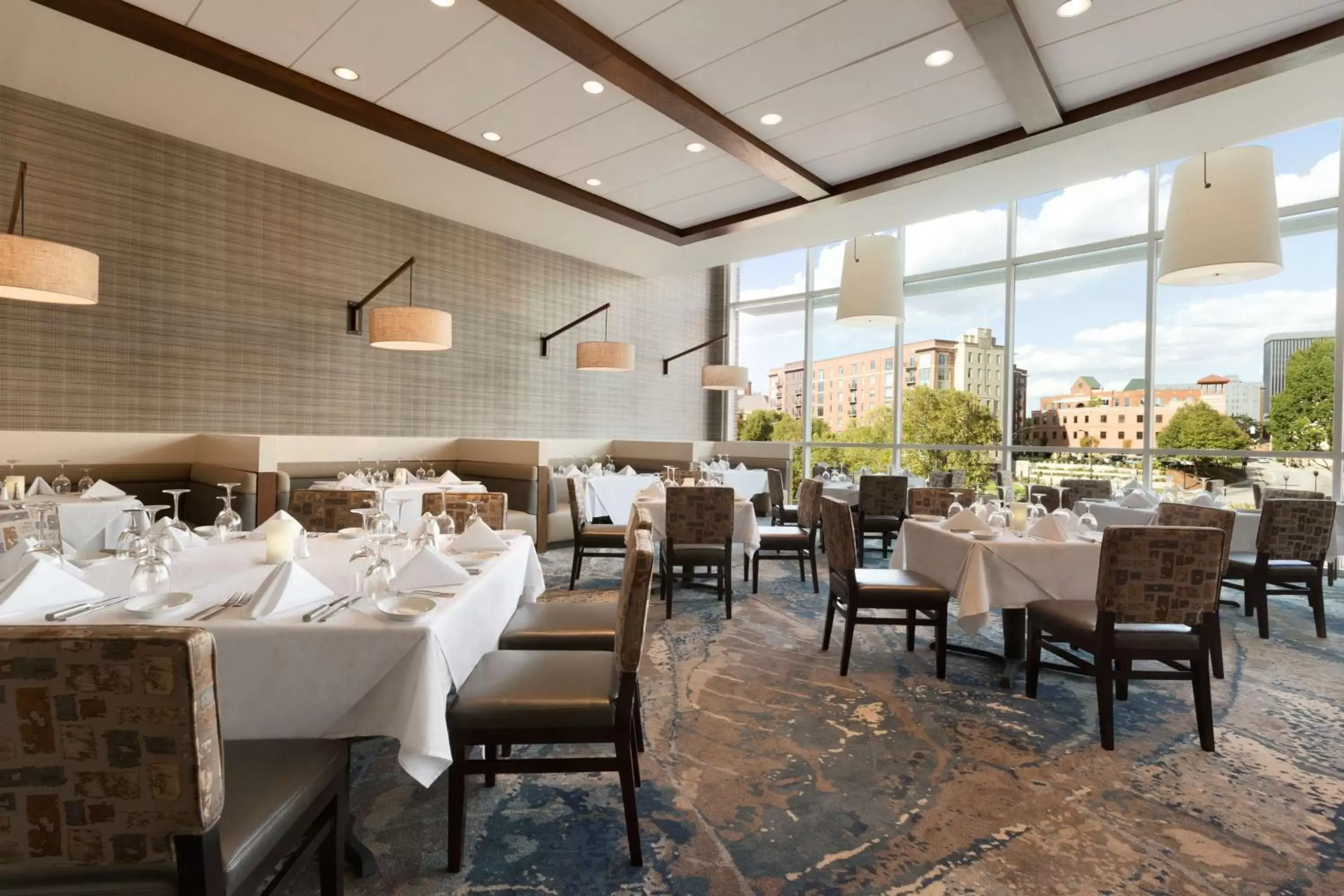 Restaurant/Places to Eat in Embassy Suites by Hilton Greenville Downtown Riverplace