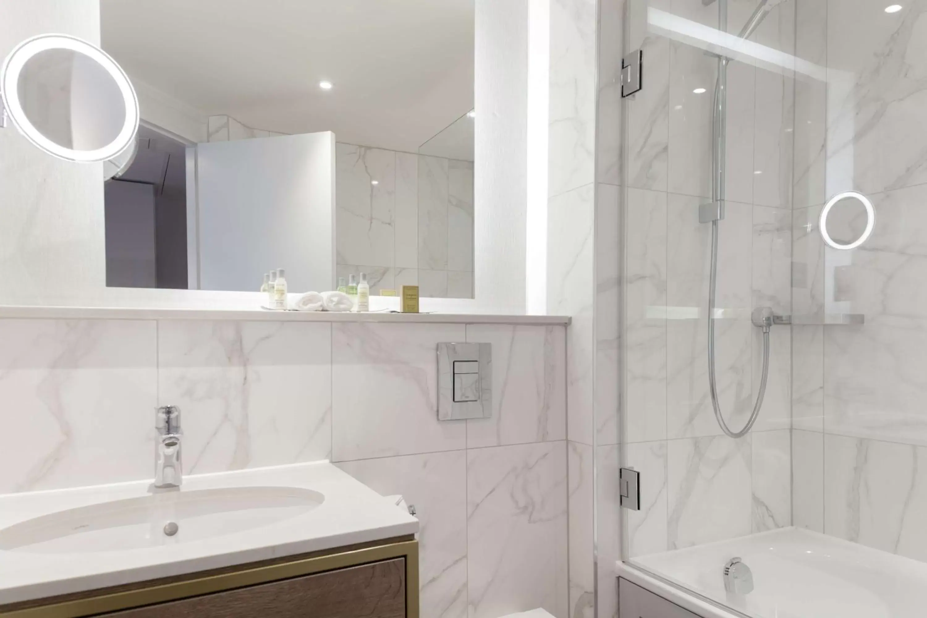 Bathroom in DoubleTree by Hilton Stoke-on-Trent, United Kingdom